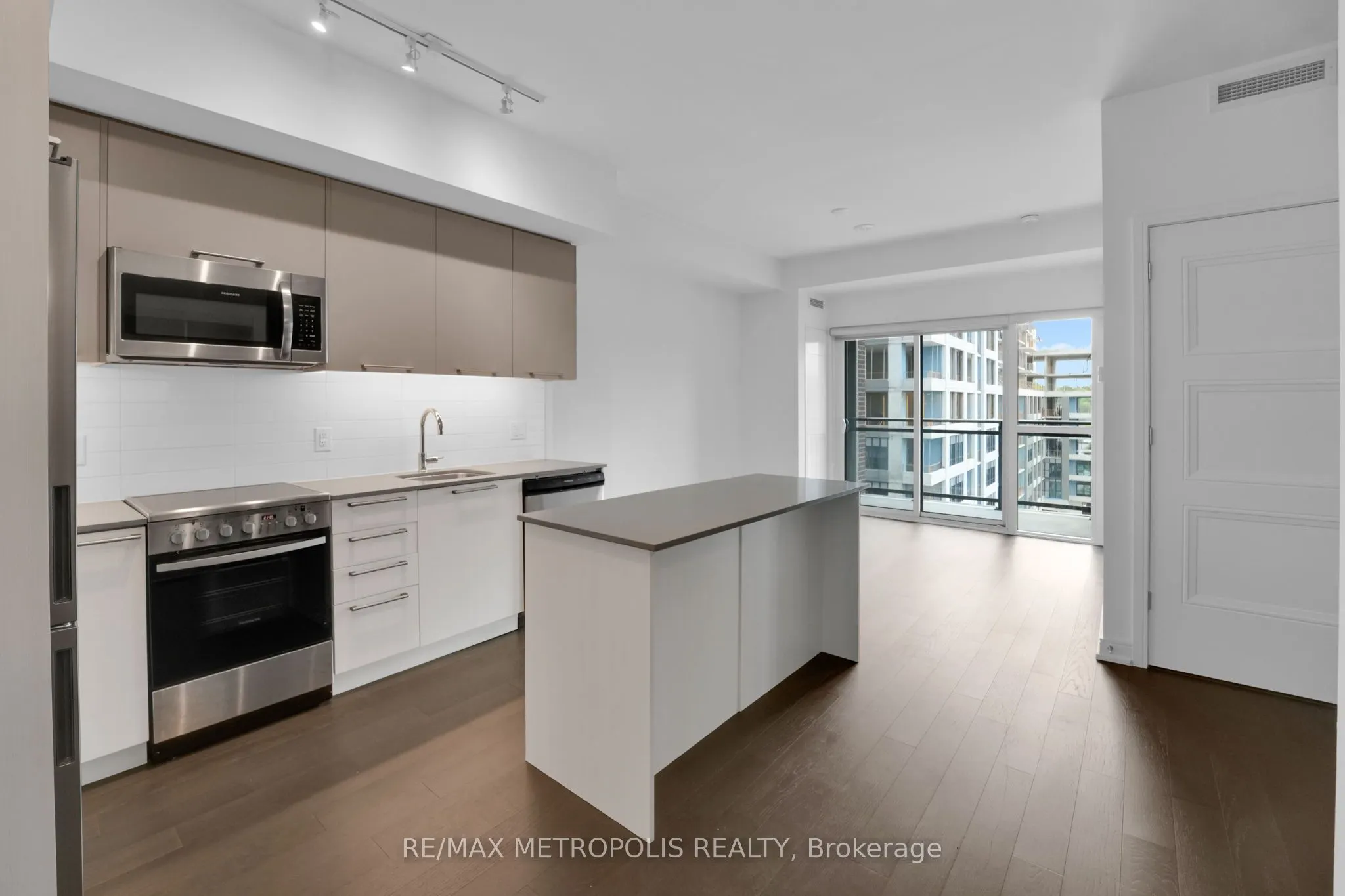25 Neighbourhood Lane, #602