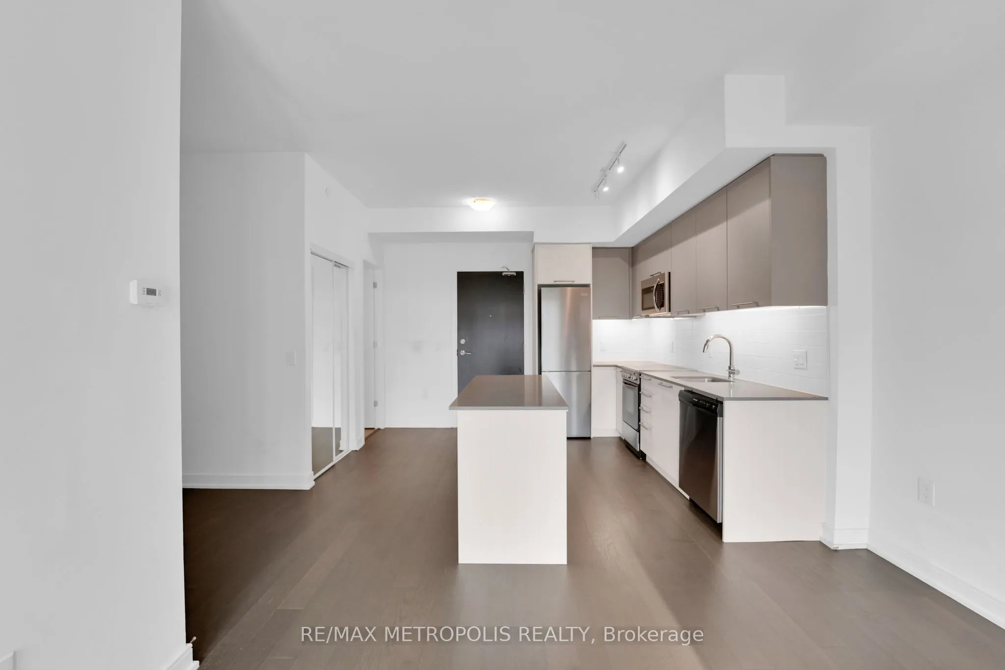 25 Neighbourhood Lane, #602