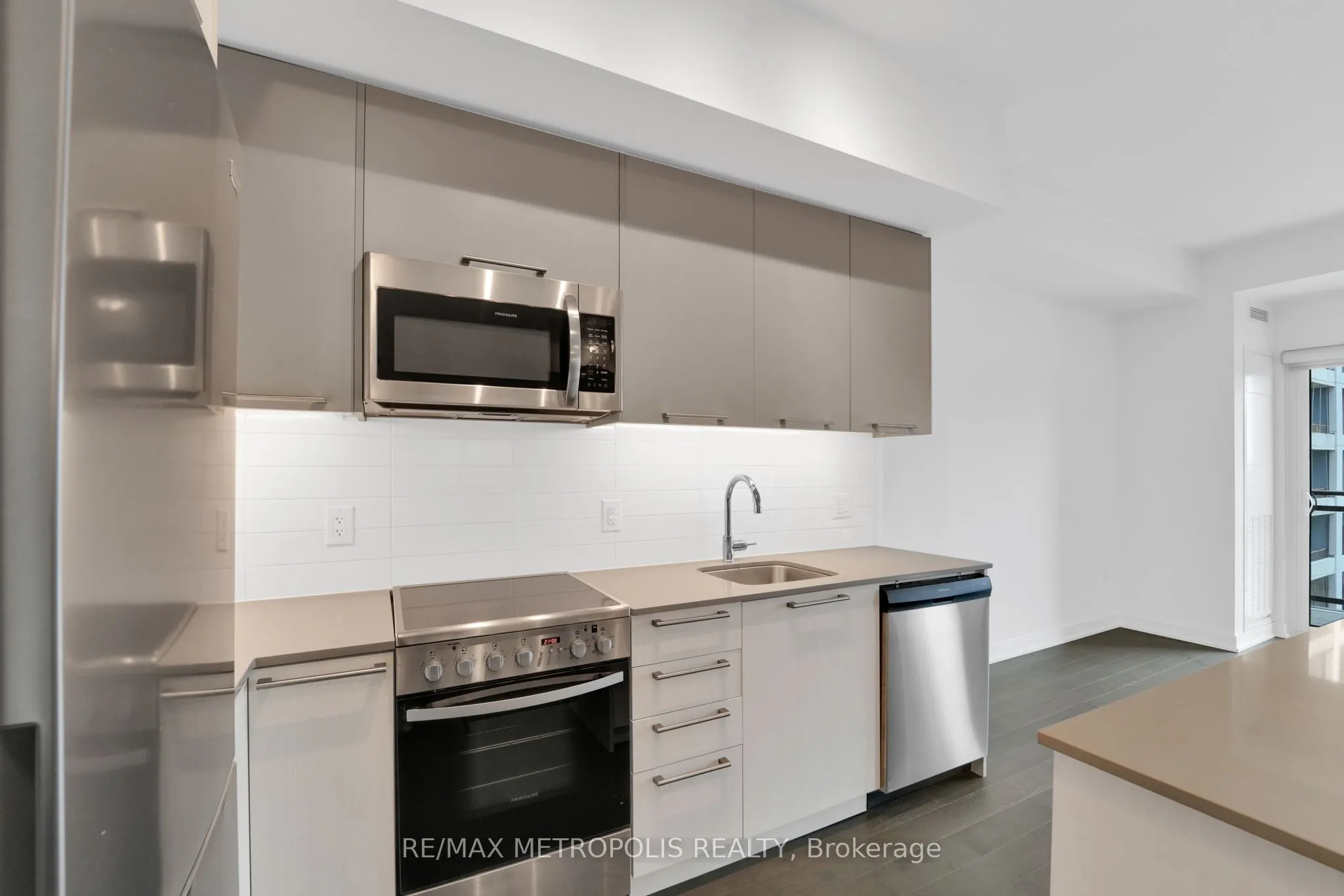 25 Neighbourhood Lane, #602