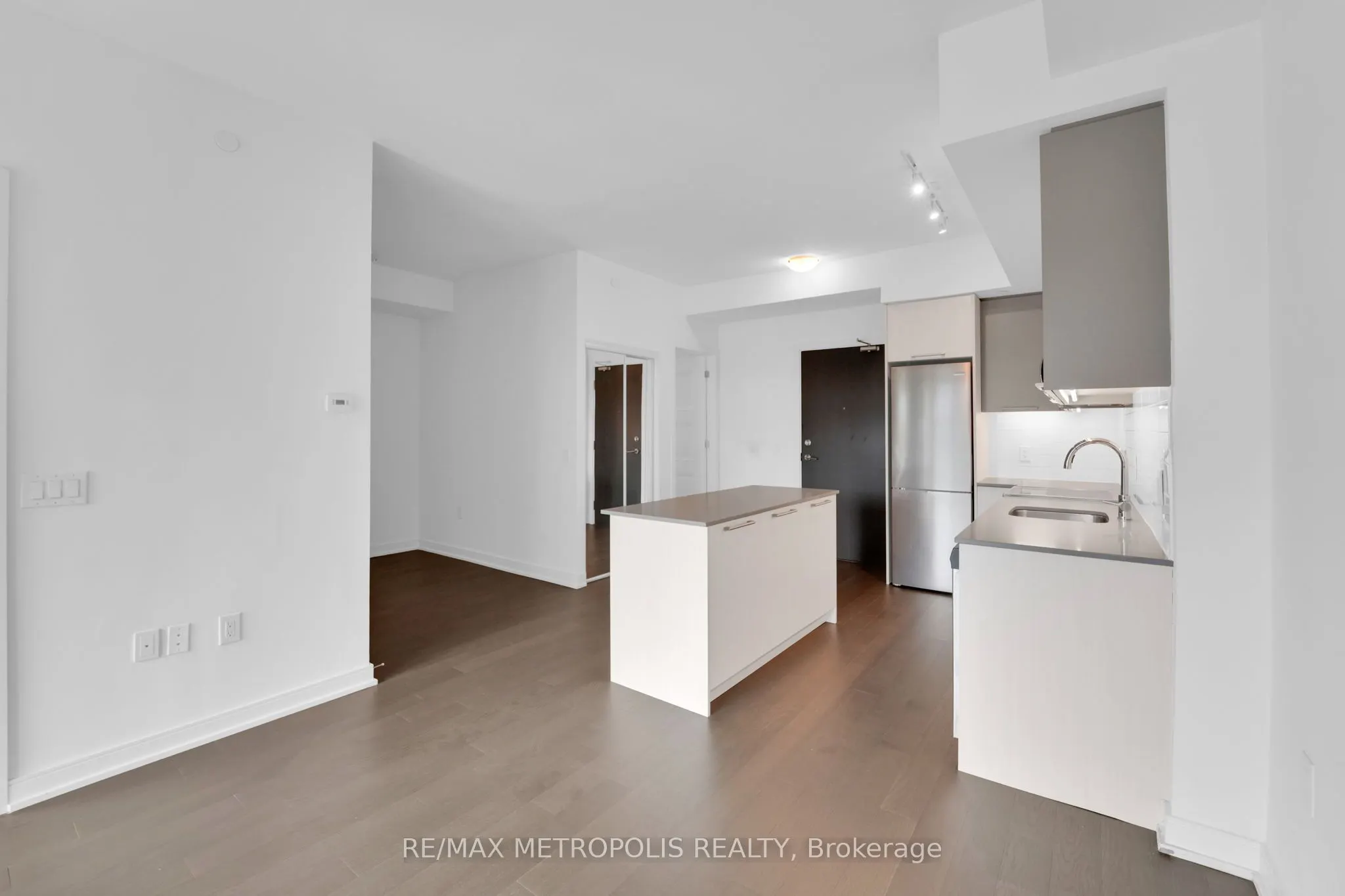 25 Neighbourhood Lane, #602