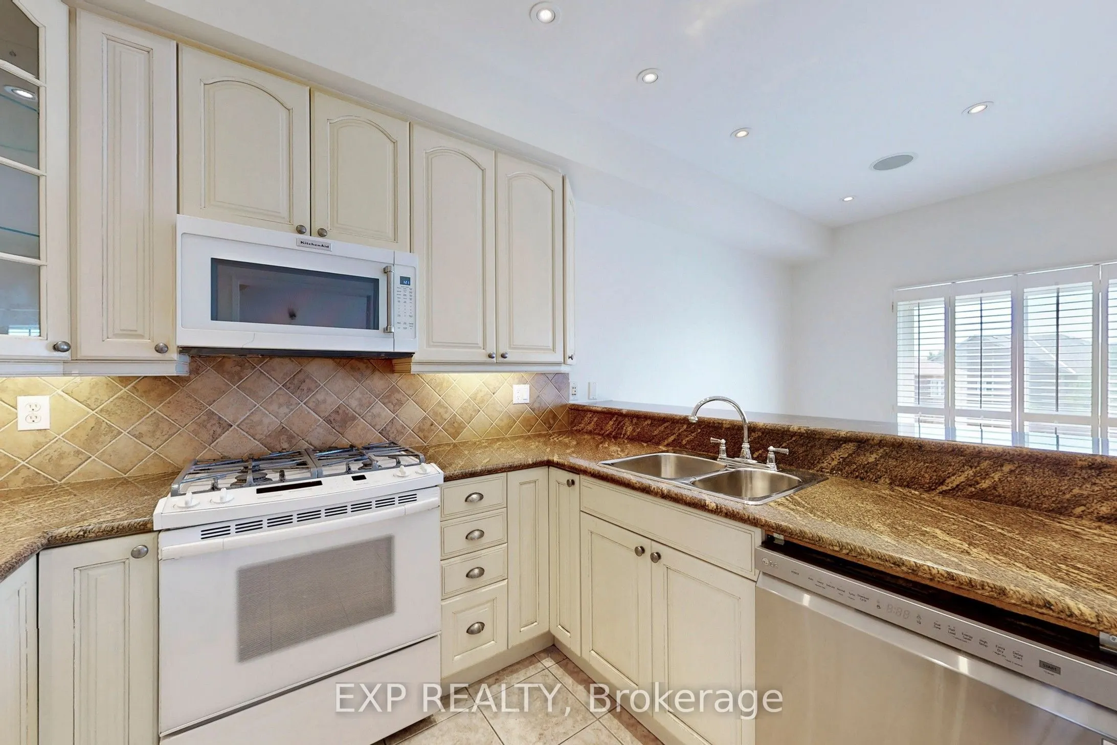 6630 Opera Glass Crescent