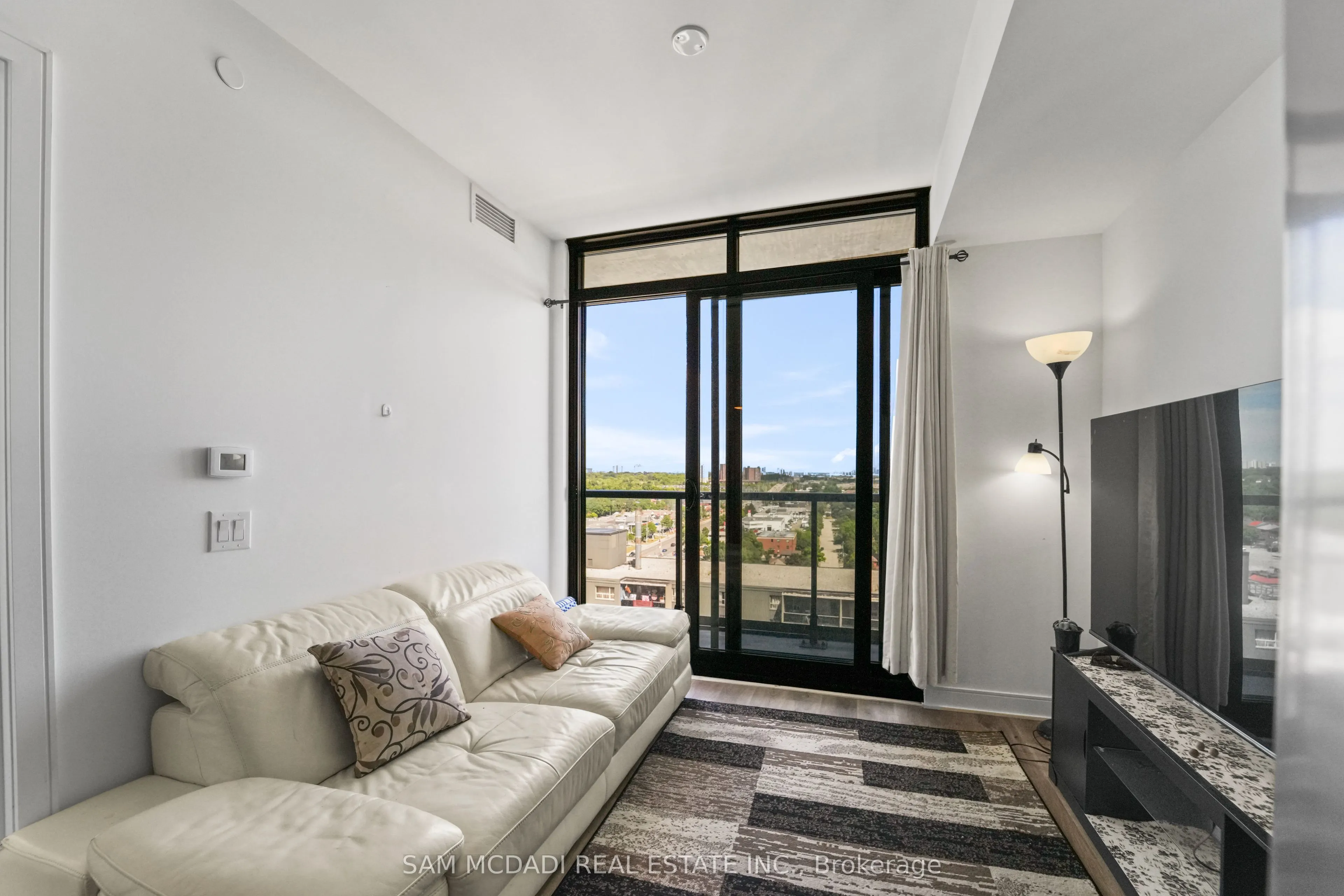86 Dundas Street E, #1513