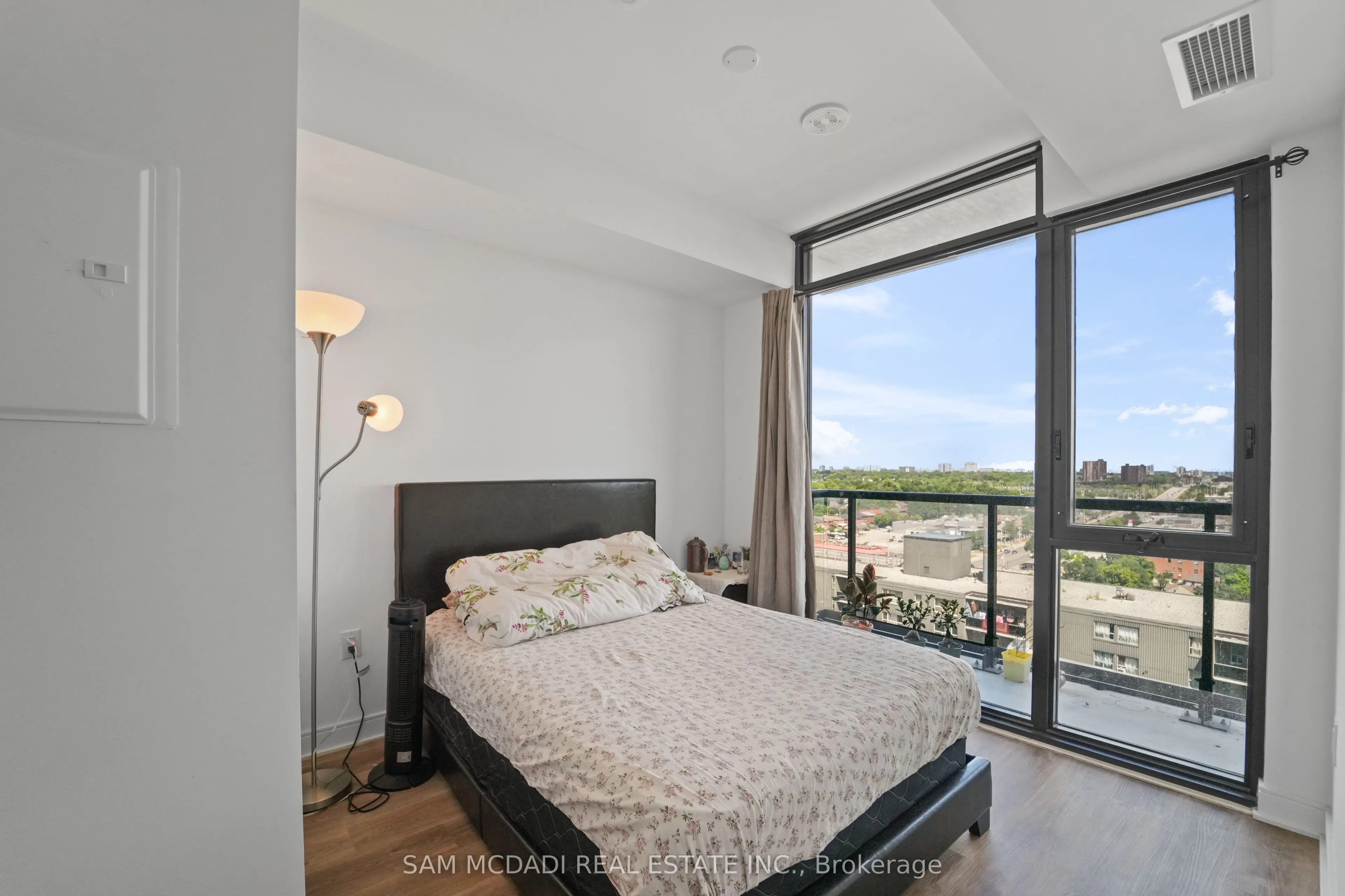 86 Dundas Street E, #1513