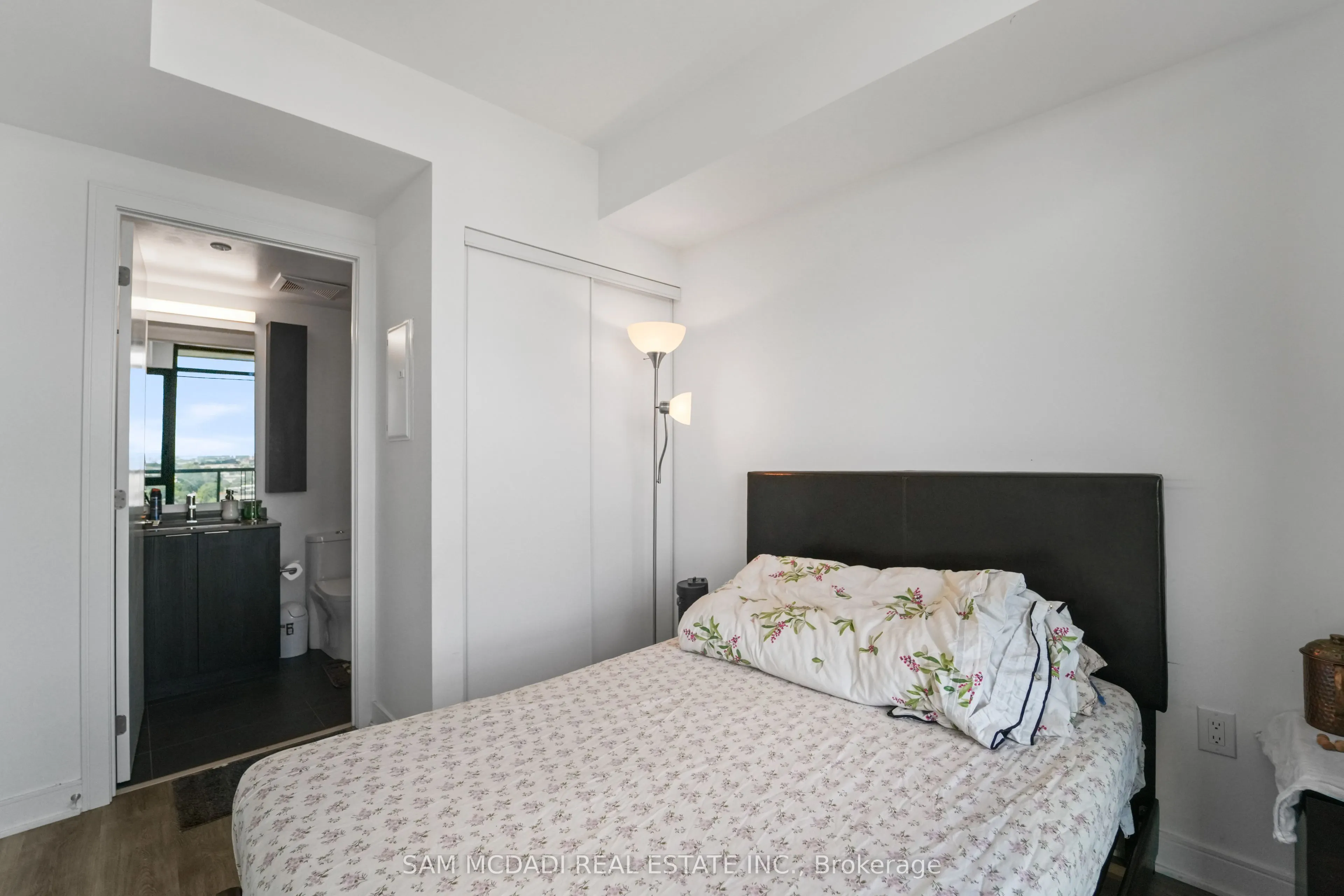 86 Dundas Street E, #1513