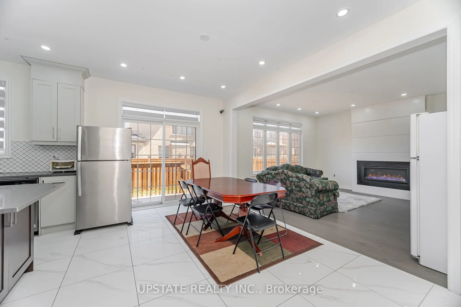 2 Jenwood Crescent
