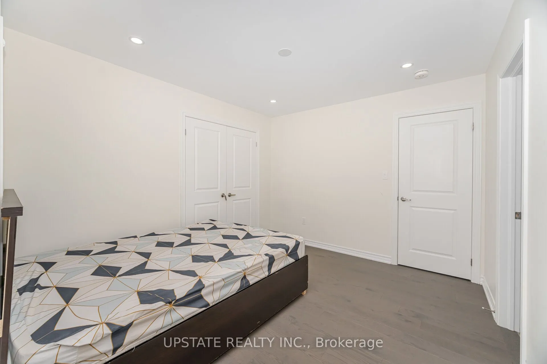 2 Jenwood Crescent