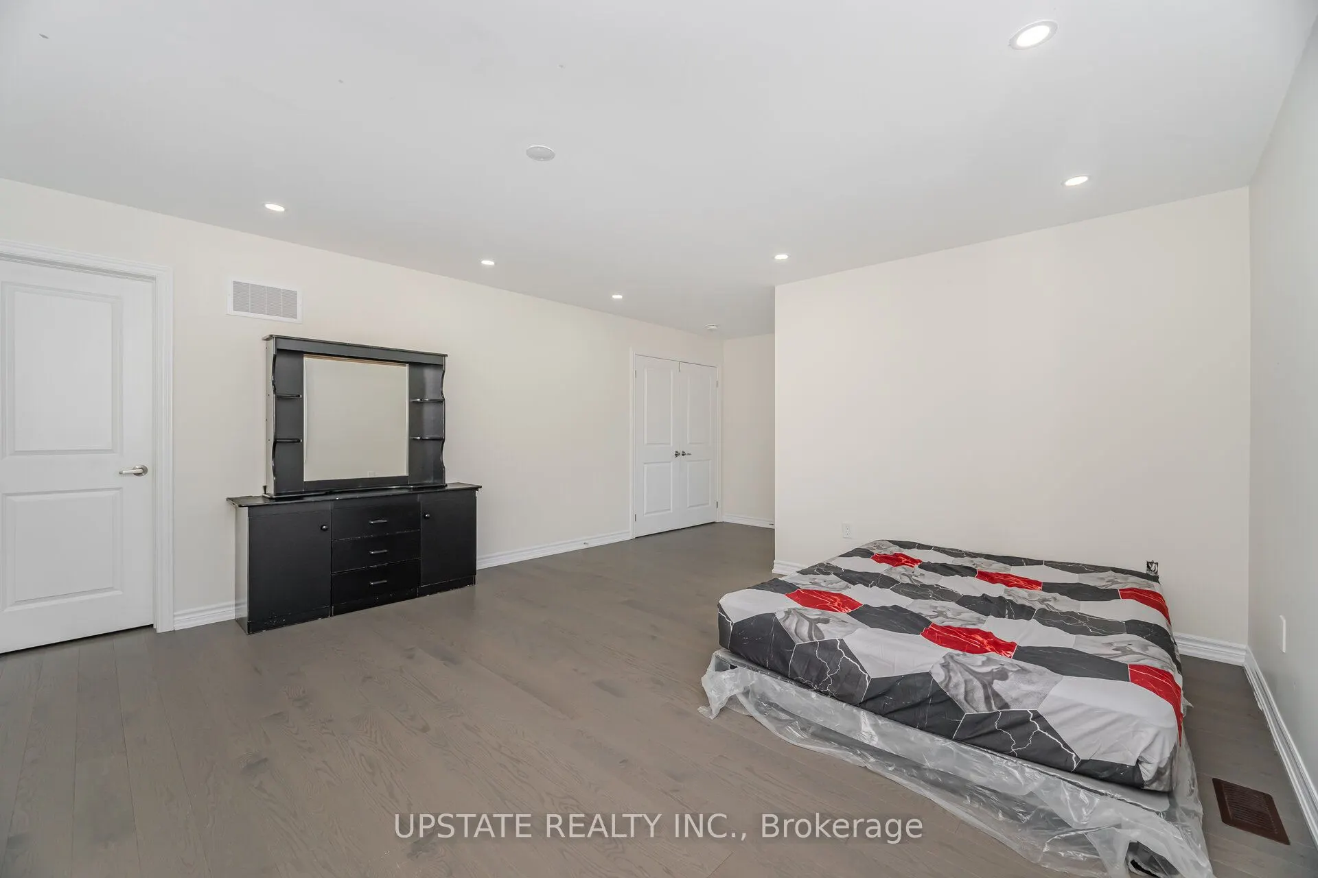 2 Jenwood Crescent