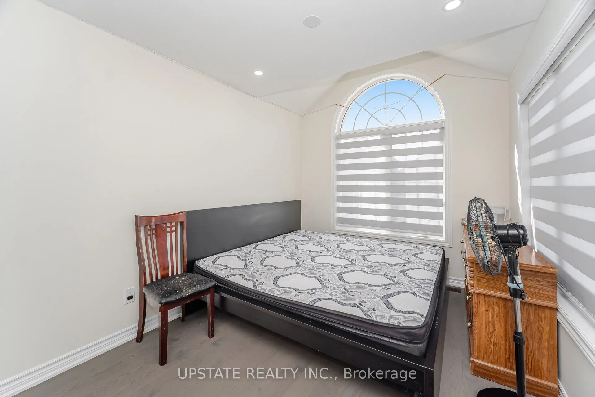 2 Jenwood Crescent