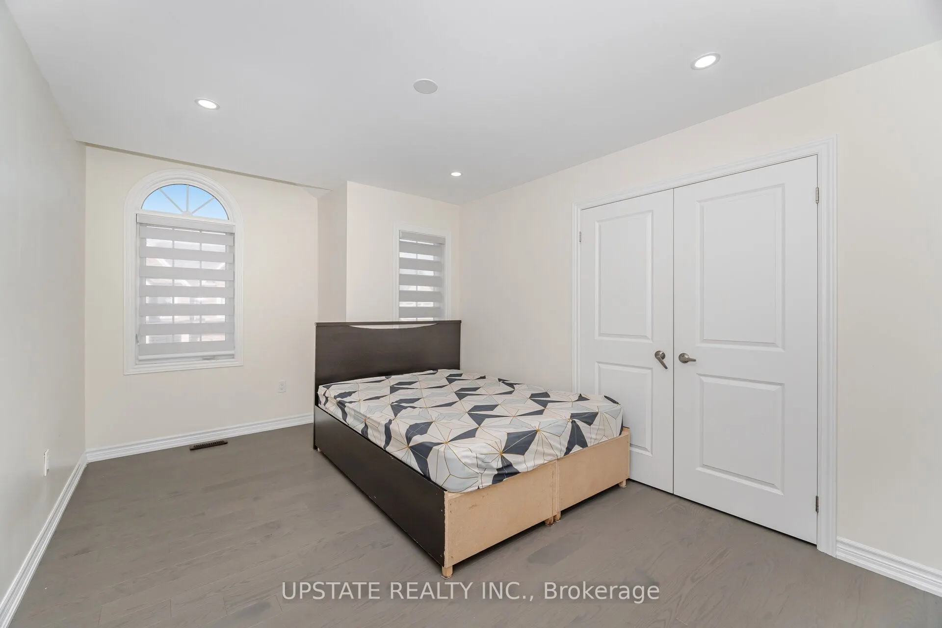 2 Jenwood Crescent