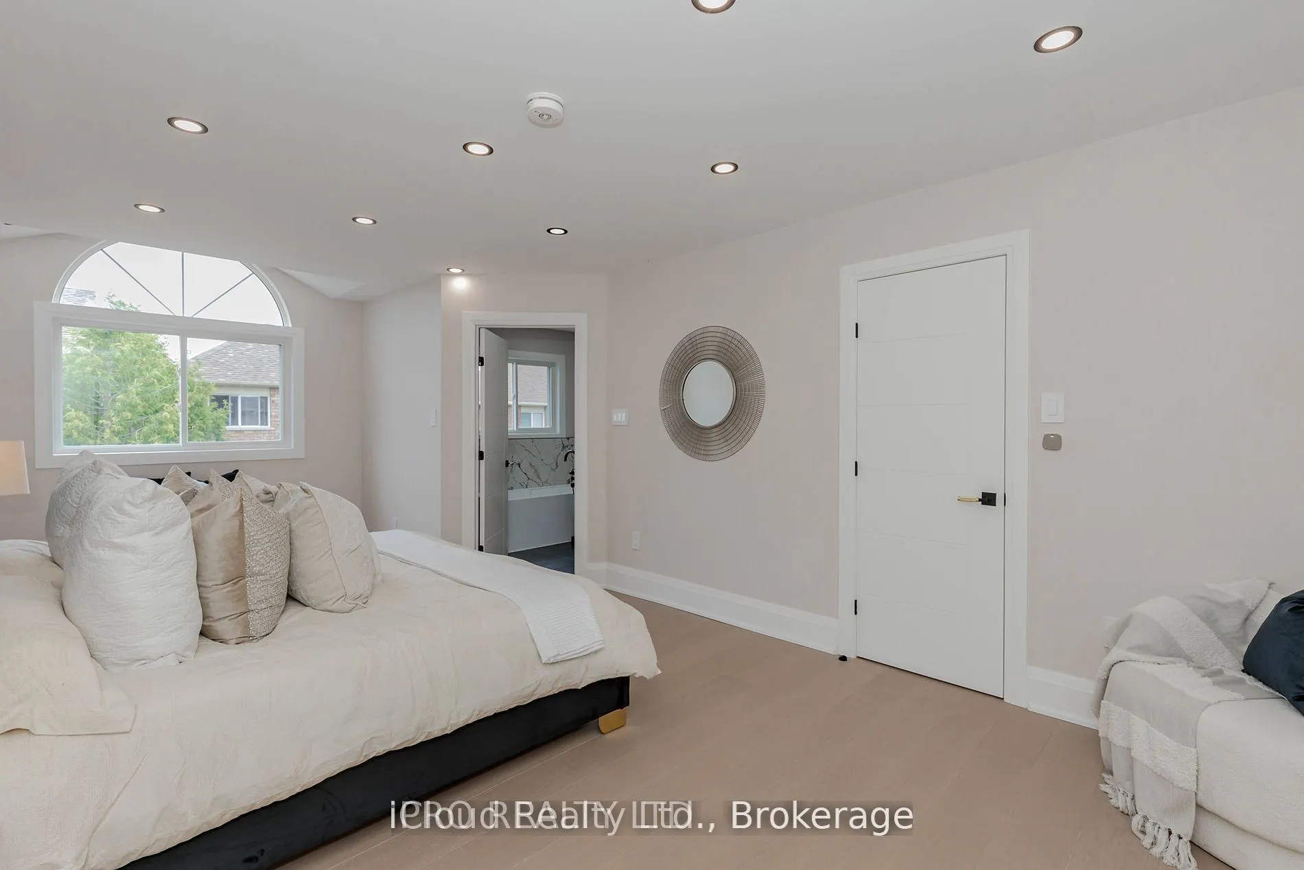 5696 Margarita Crescent