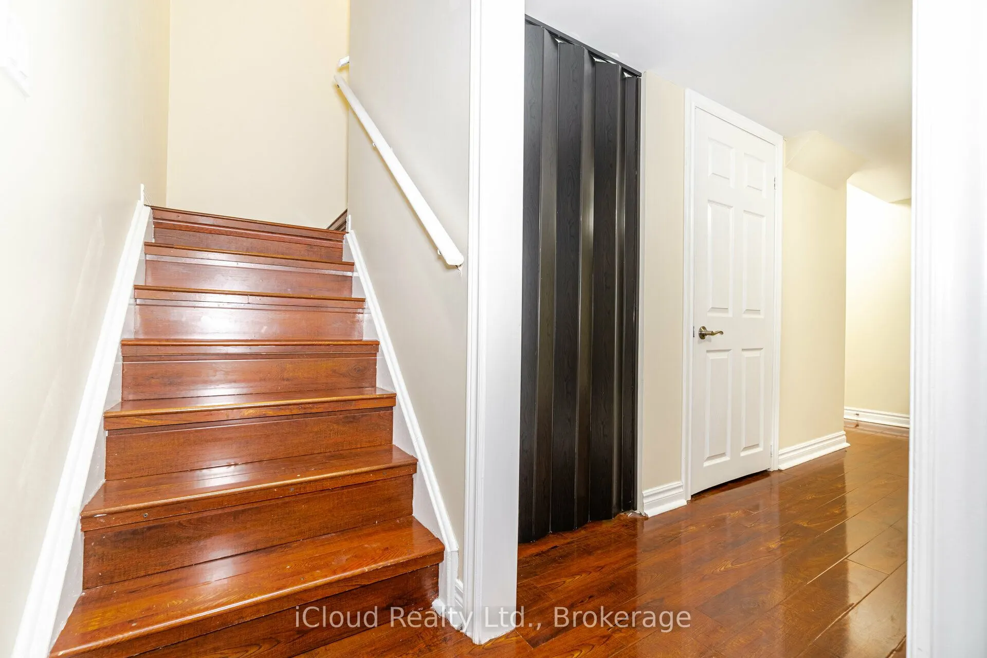 8 Poplar Plains Road, #LOWER