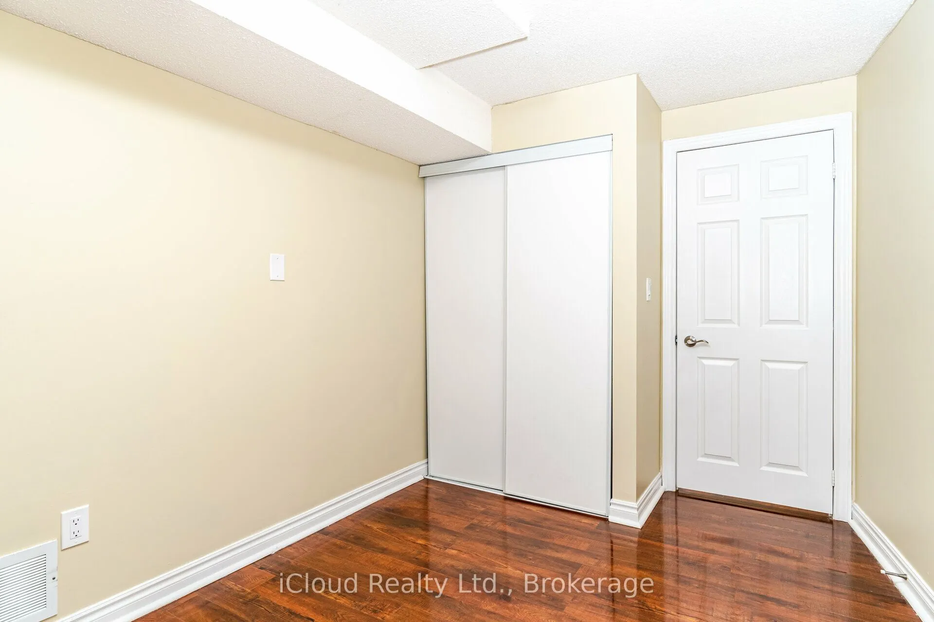8 Poplar Plains Road, #LOWER