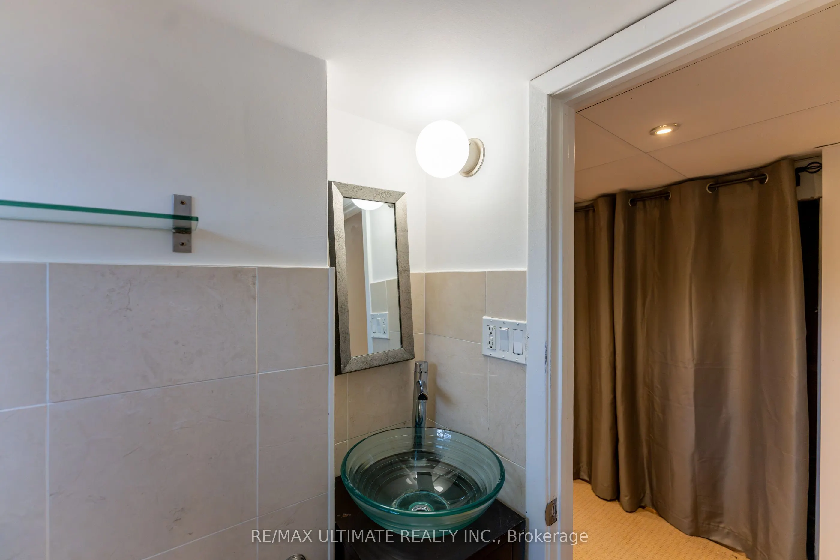 6 Baskerville Crescent