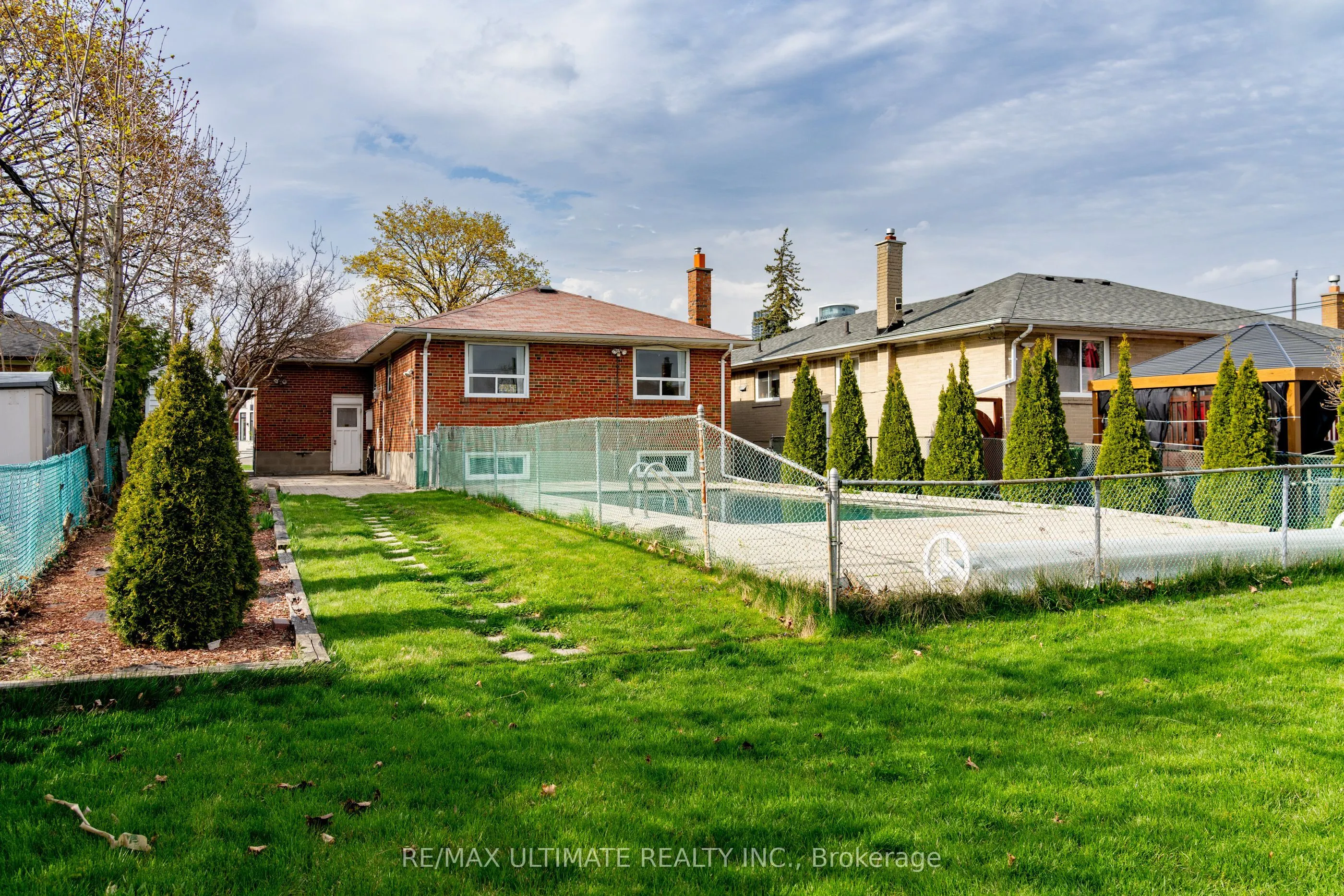 6 Baskerville Crescent