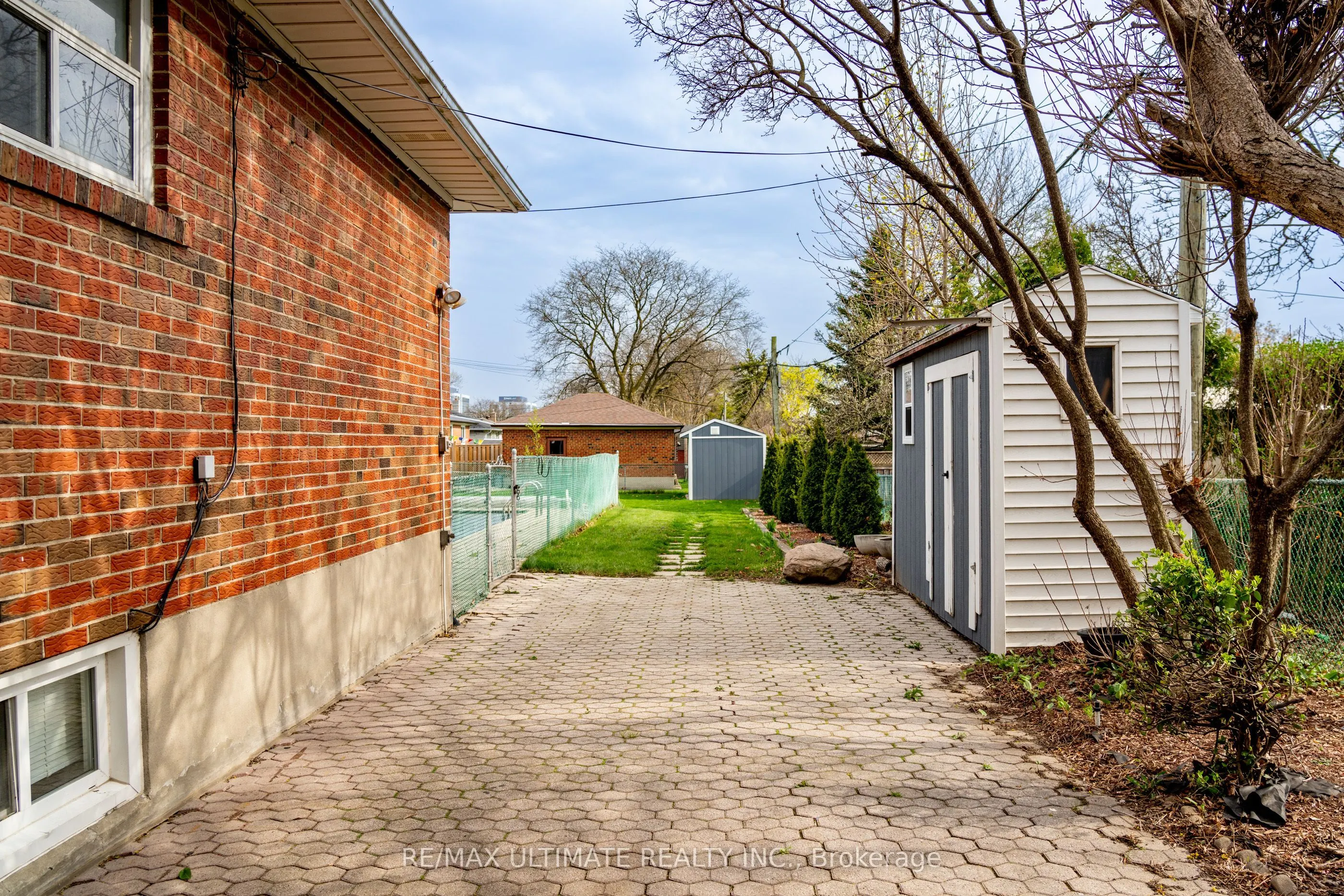 6 Baskerville Crescent