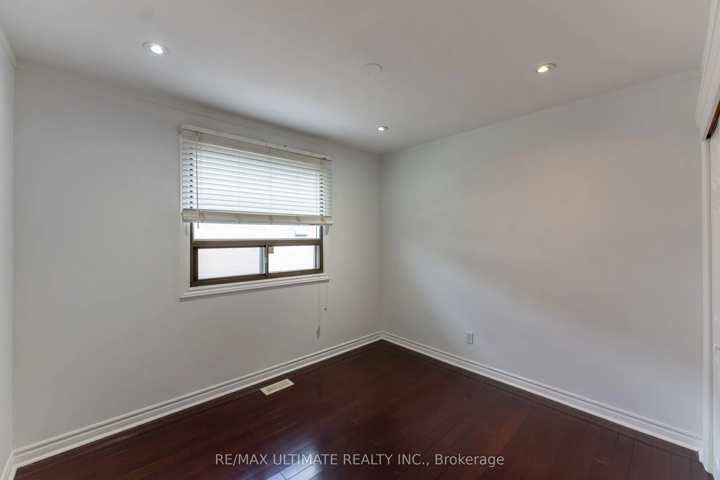 6 Baskerville Crescent