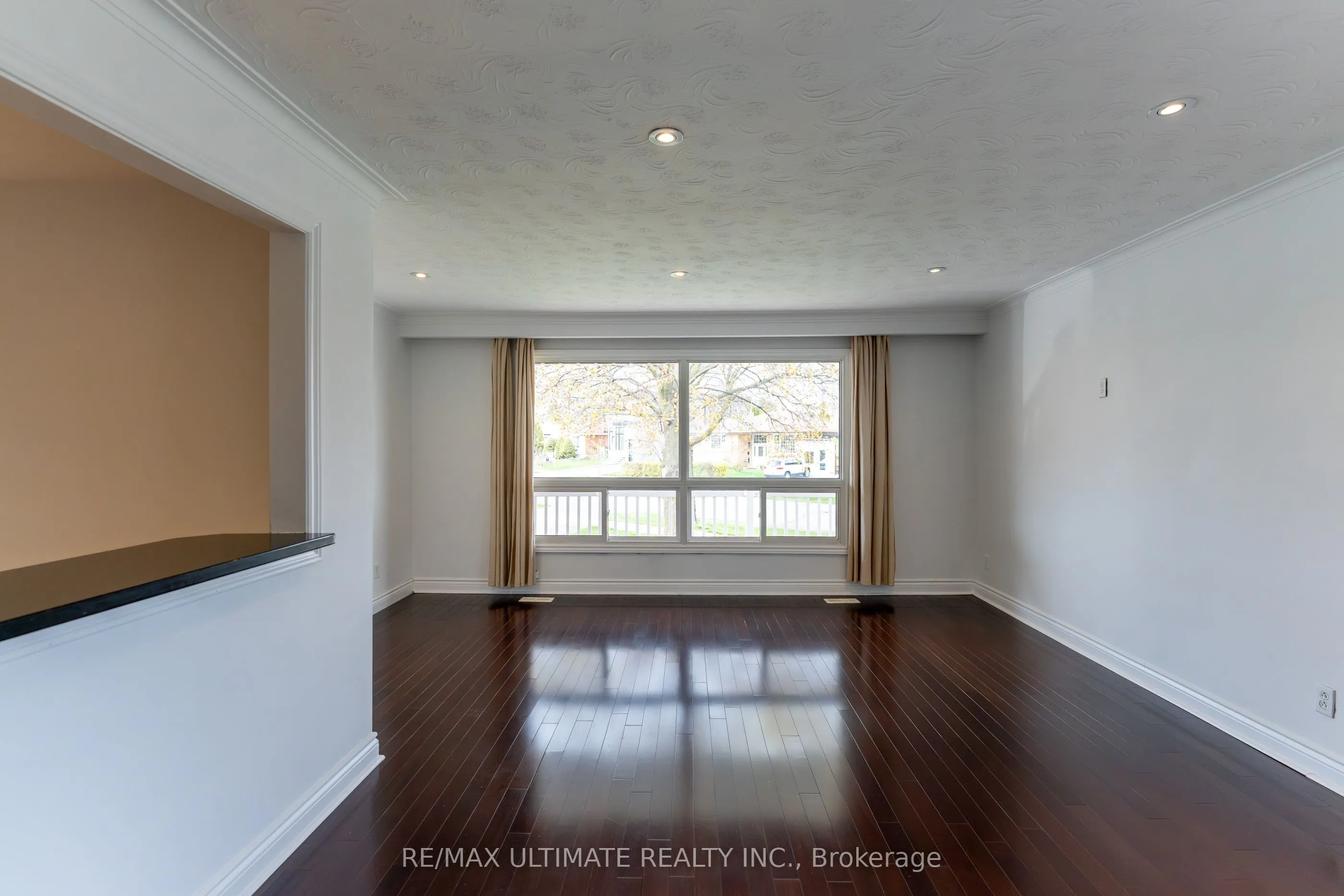 6 Baskerville Crescent