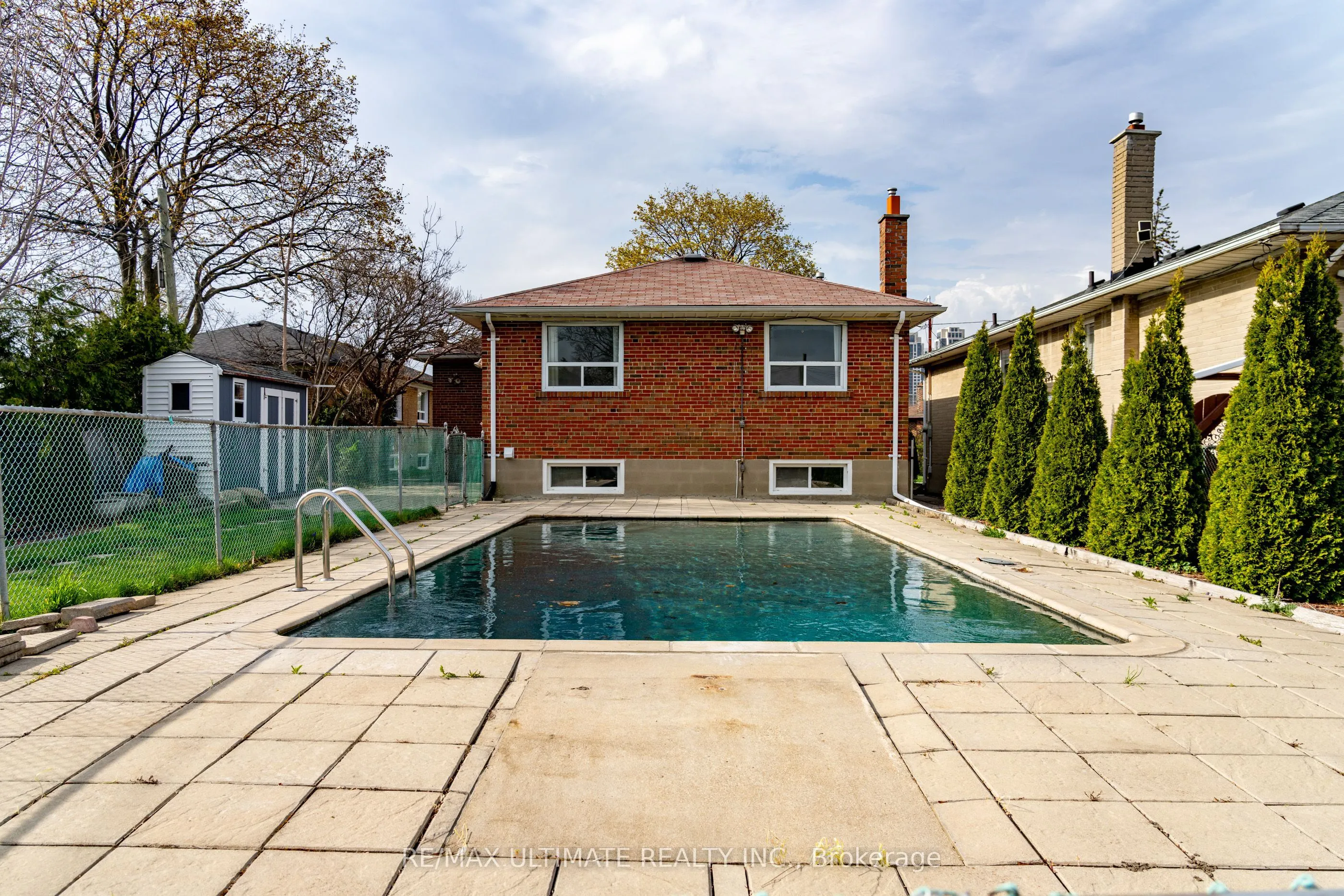 6 Baskerville Crescent