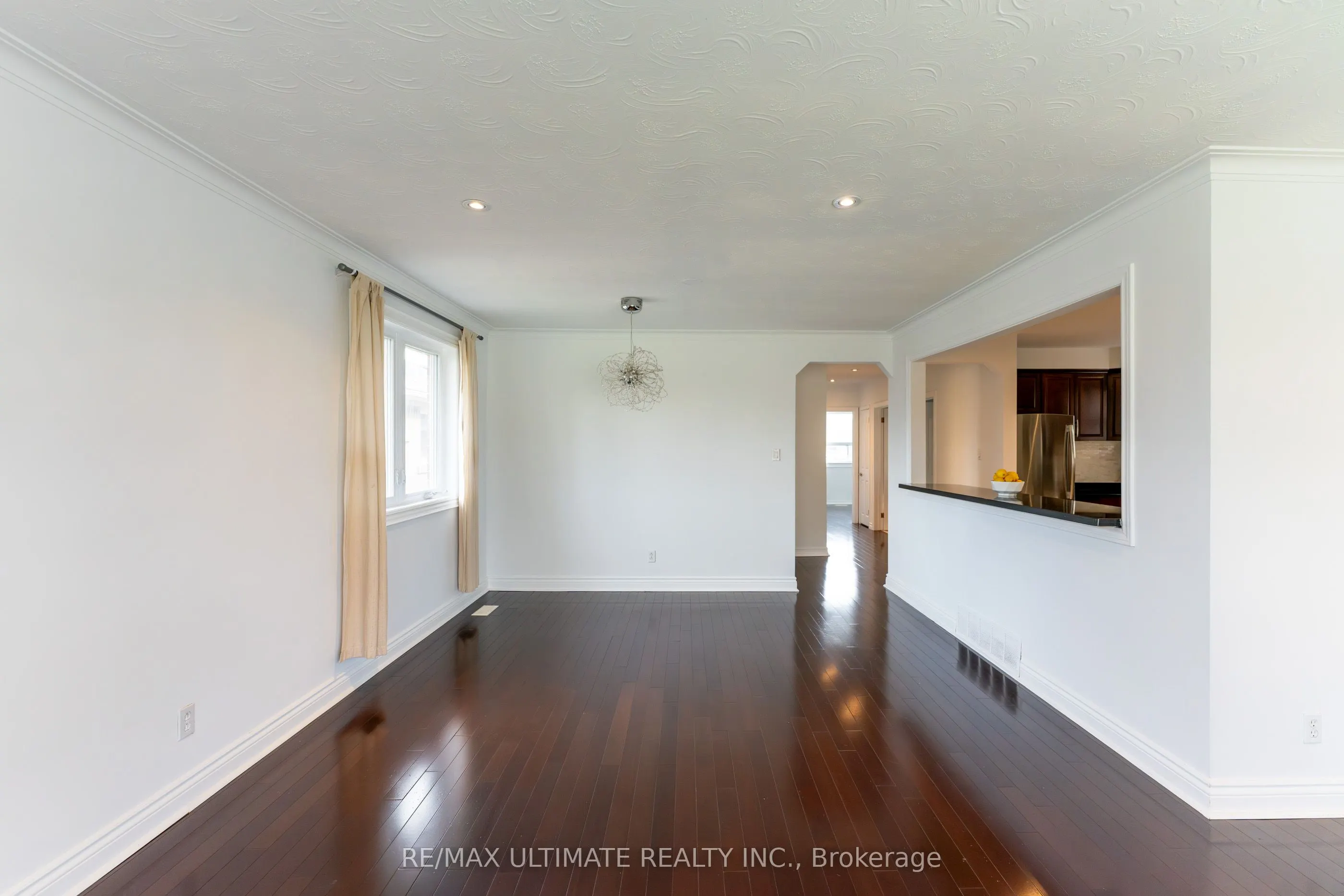 6 Baskerville Crescent