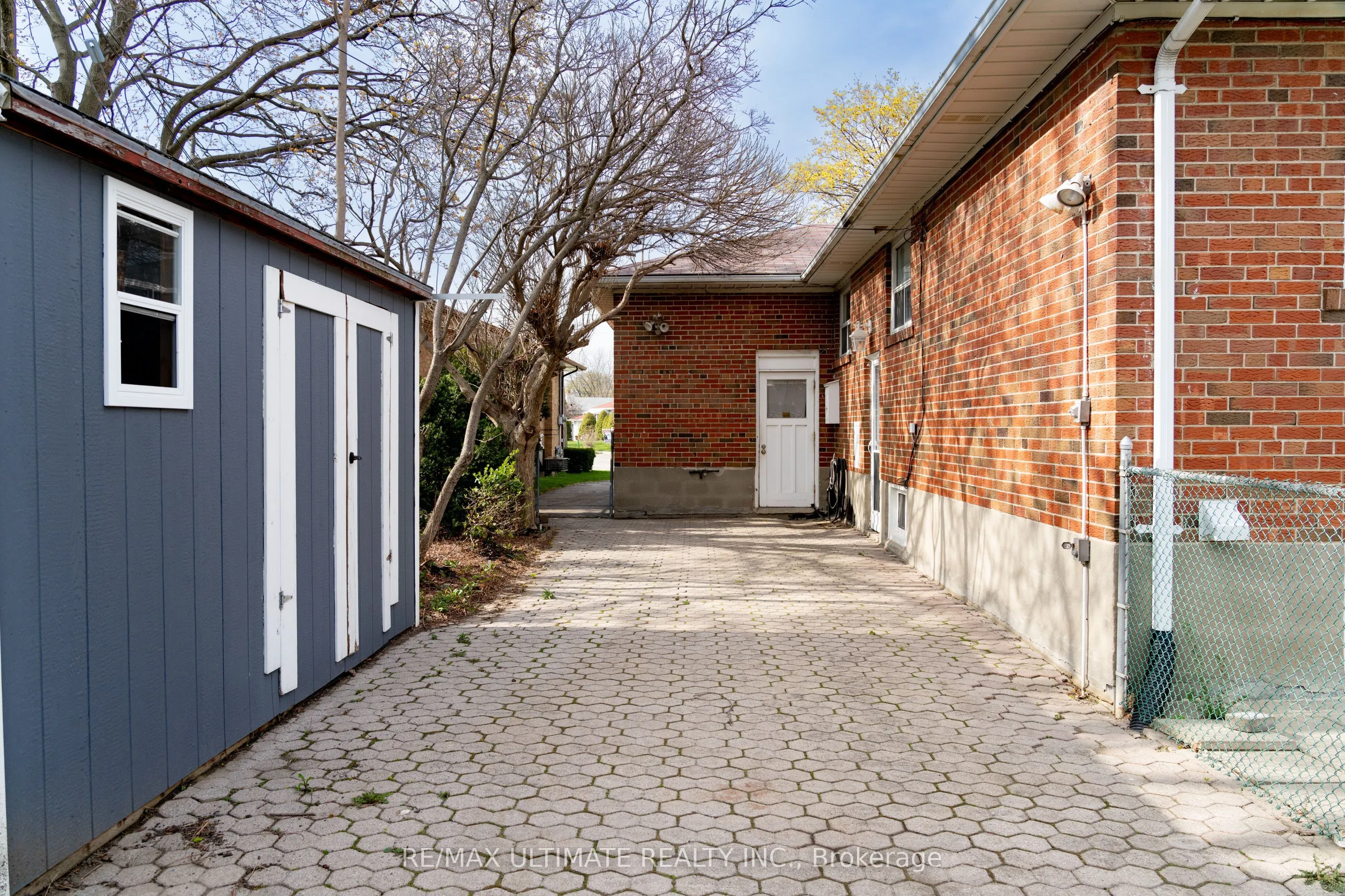 6 Baskerville Crescent