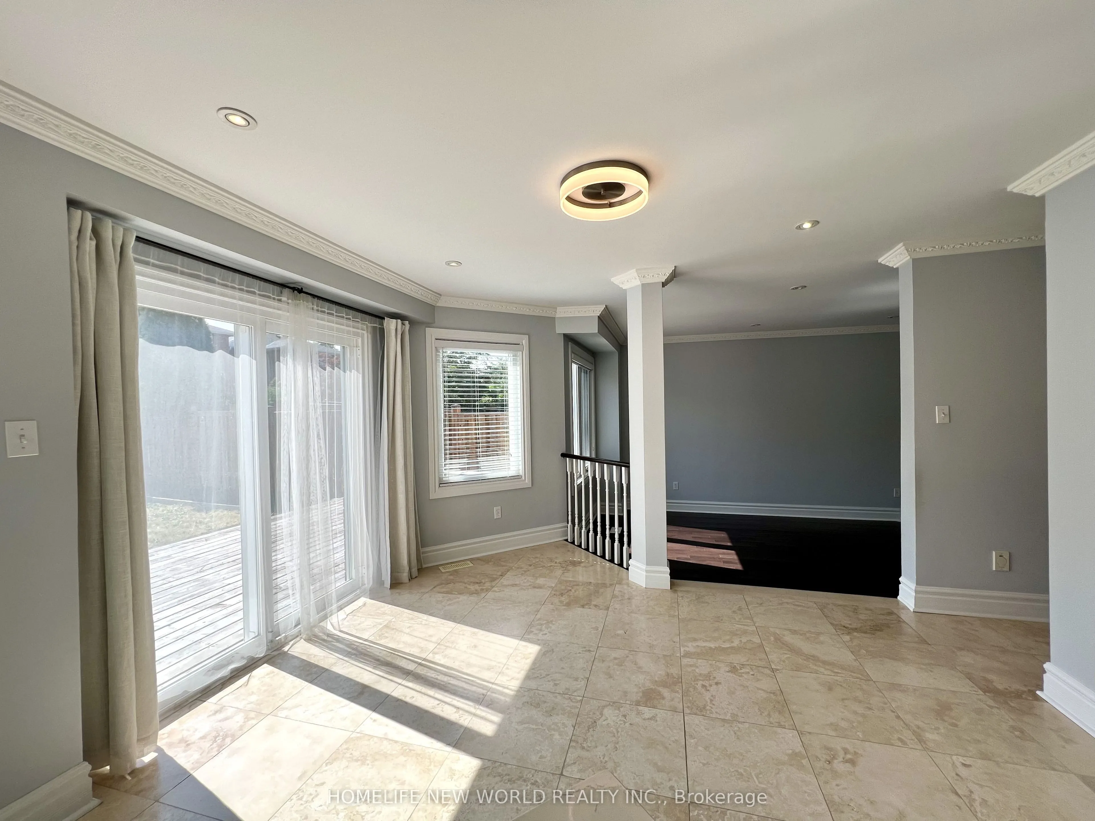 3957 Renfrew Crescent