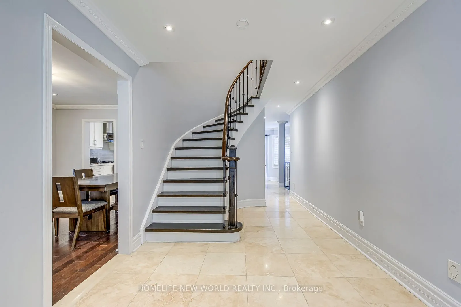 3957 Renfrew Crescent