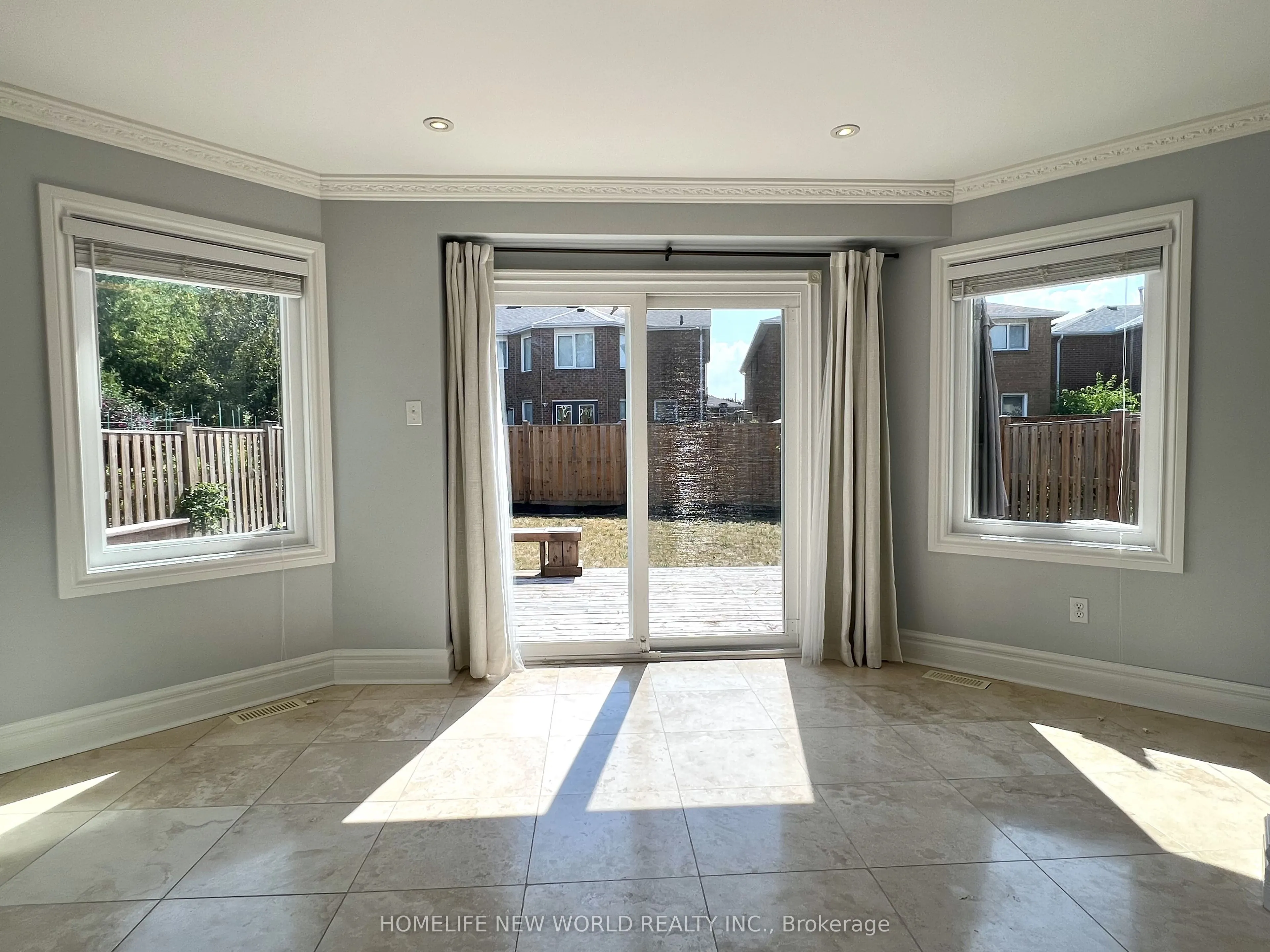 3957 Renfrew Crescent