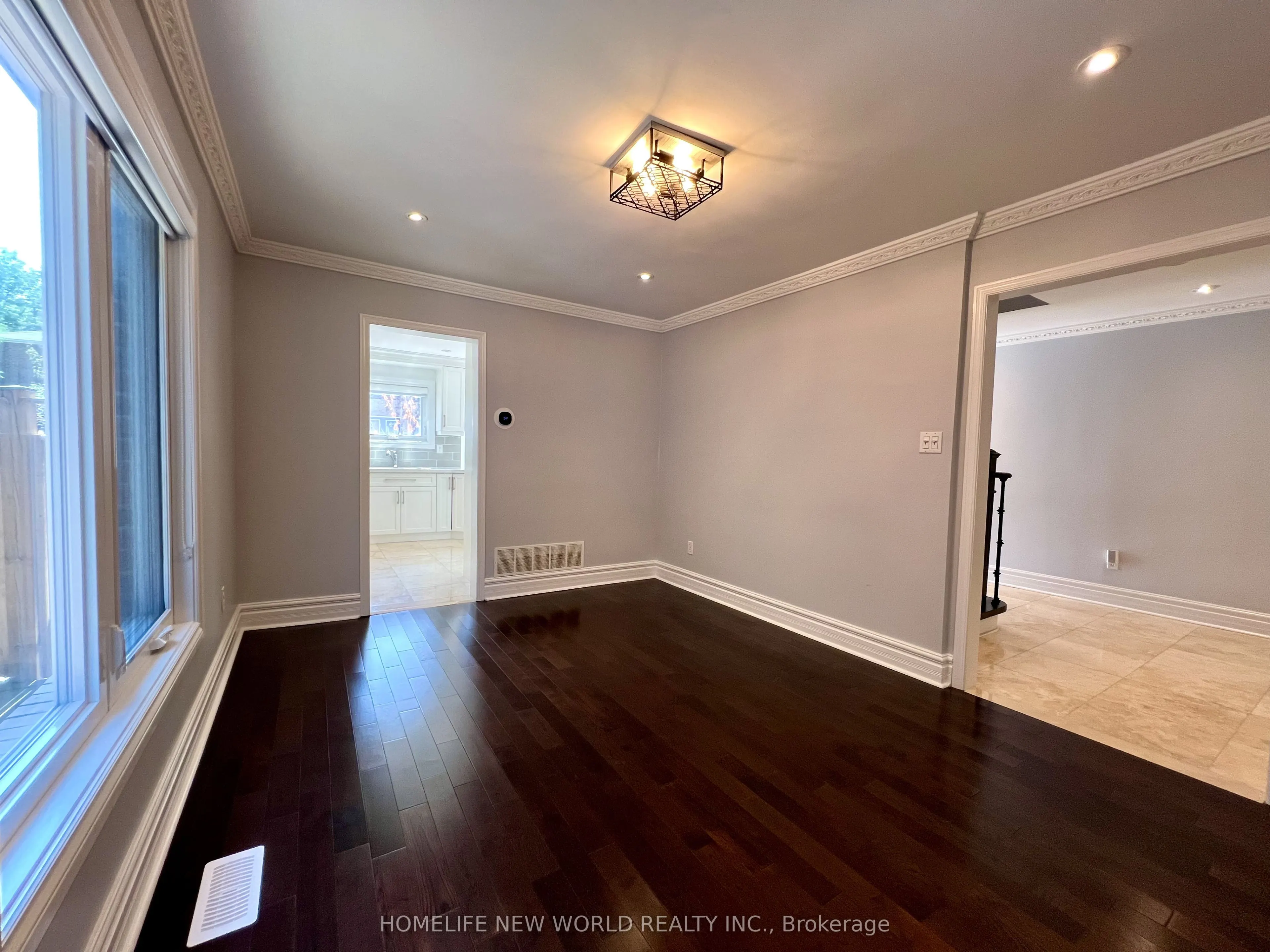 3957 Renfrew Crescent
