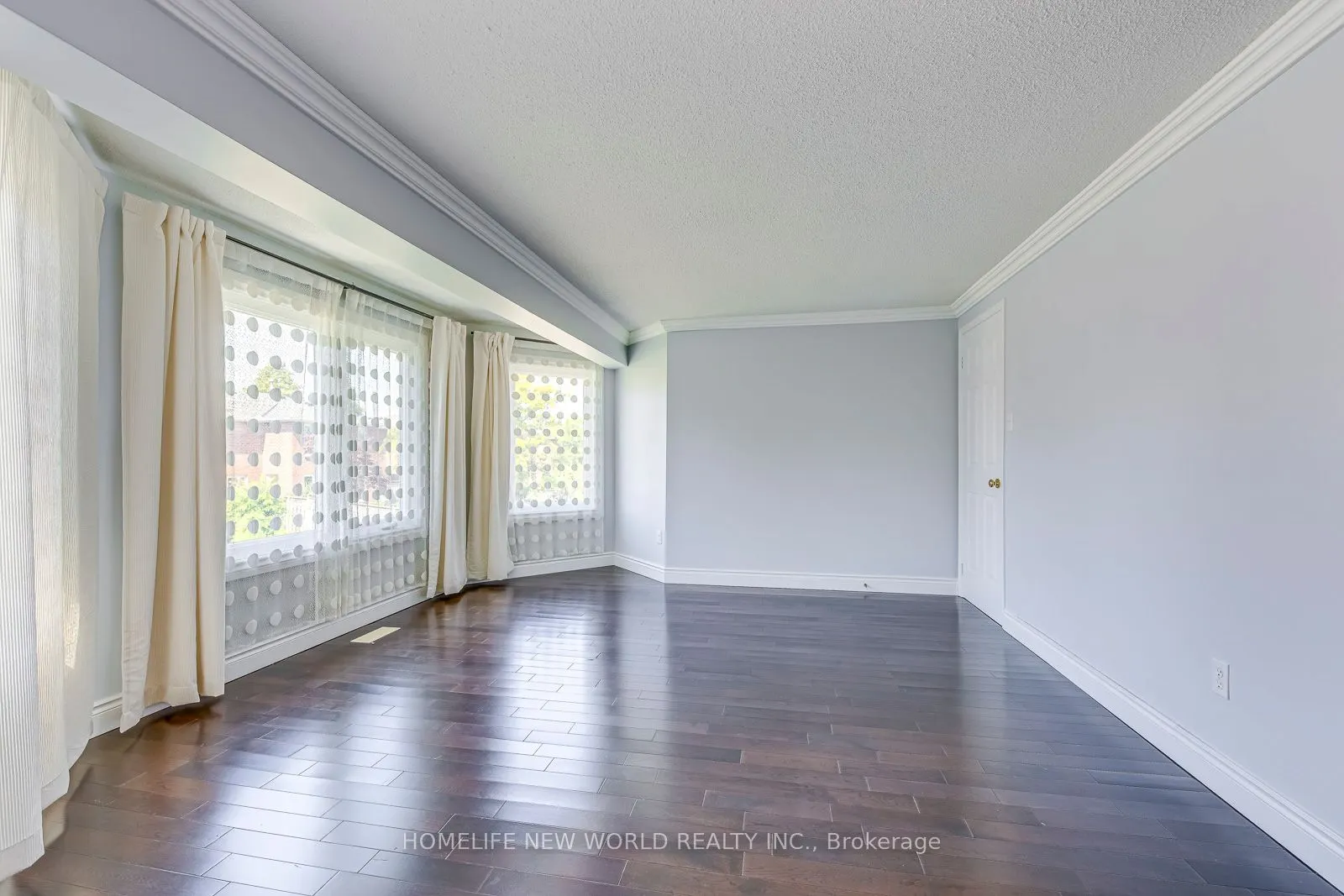 3957 Renfrew Crescent