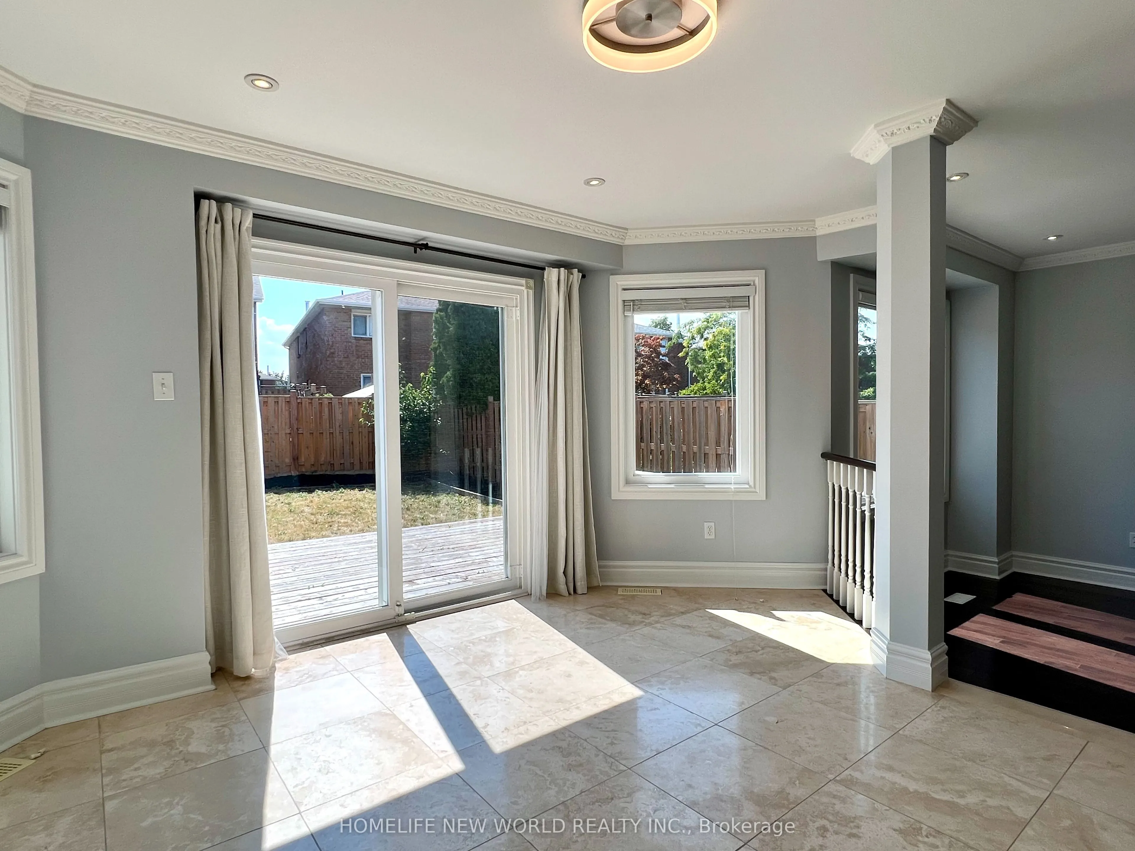 3957 Renfrew Crescent