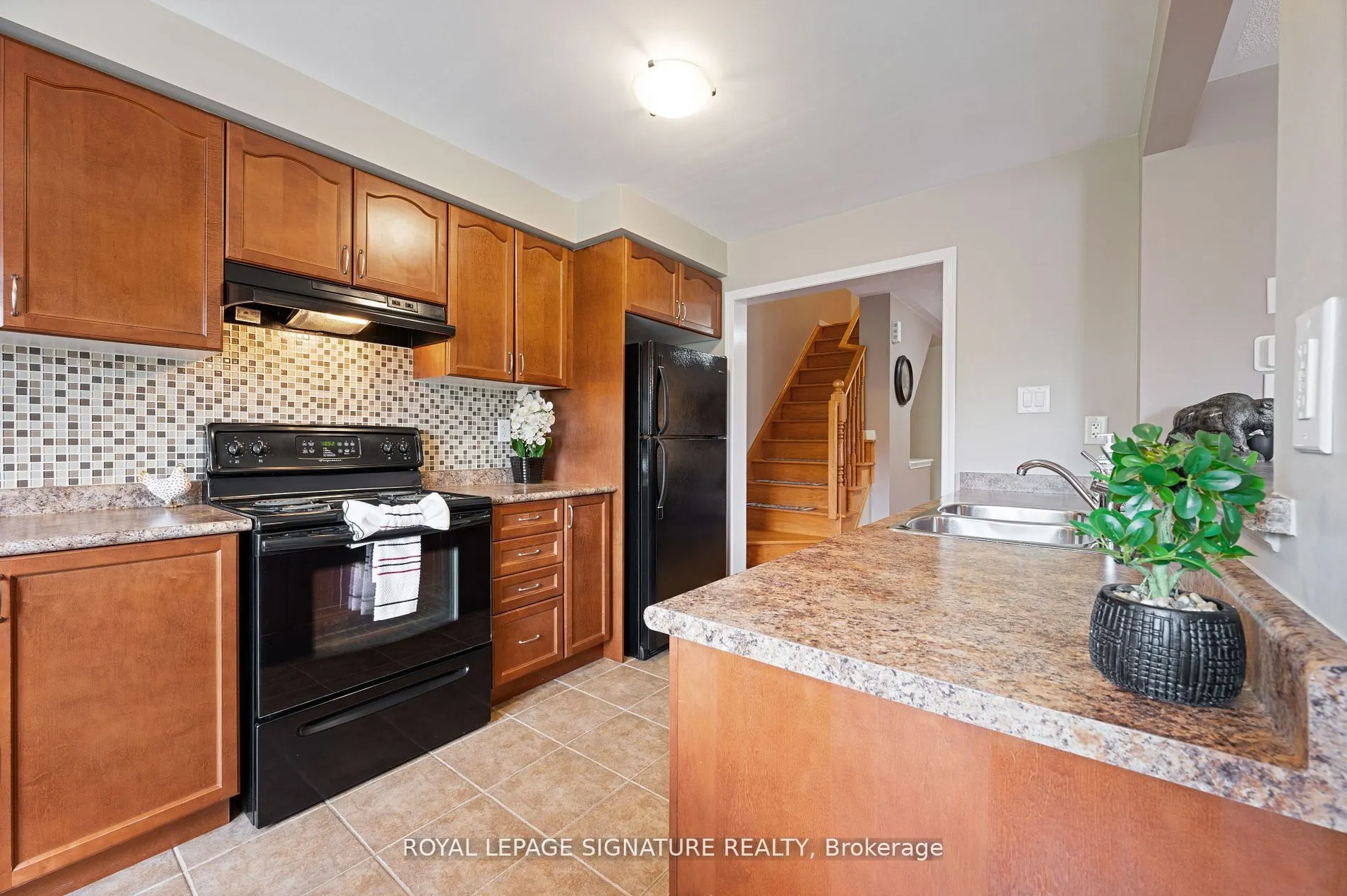 798 Shortreed Crescent