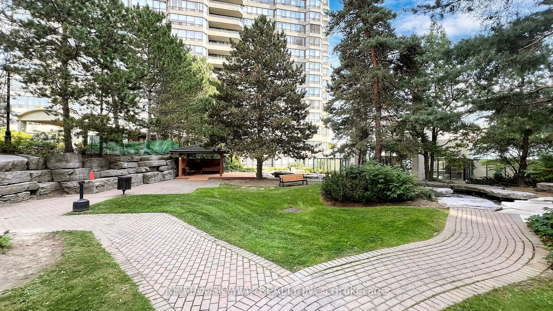24 Hanover Road, #205