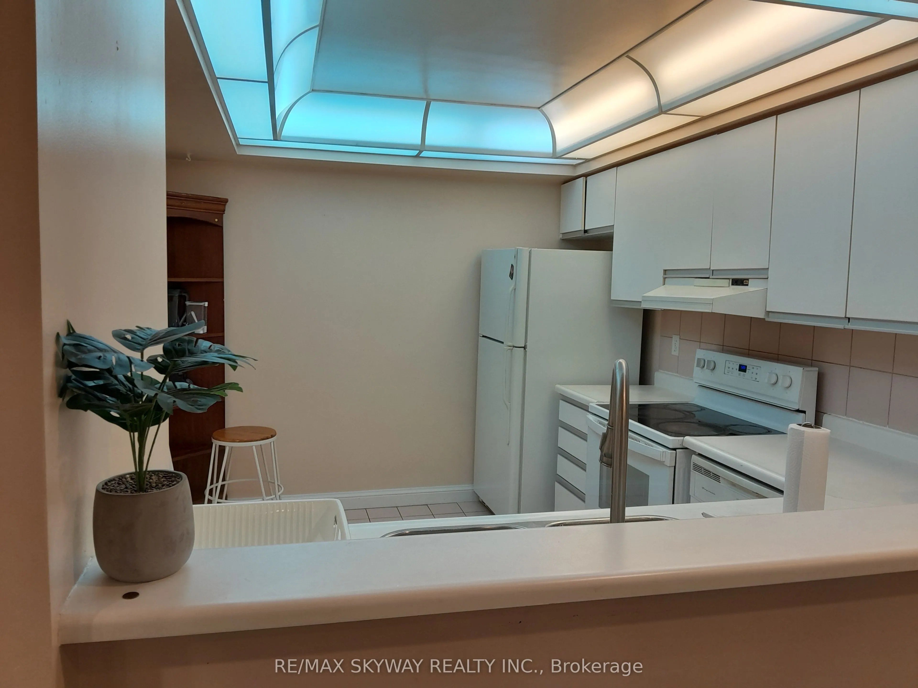 24 Hanover Road, #205