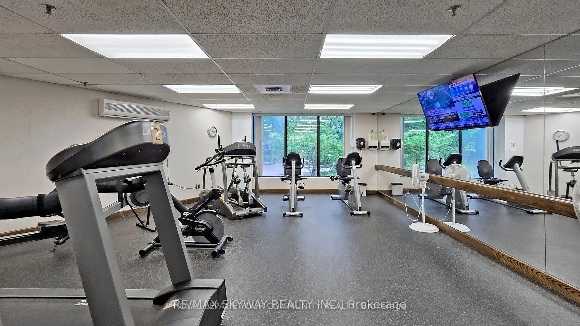 24 Hanover Road, #205