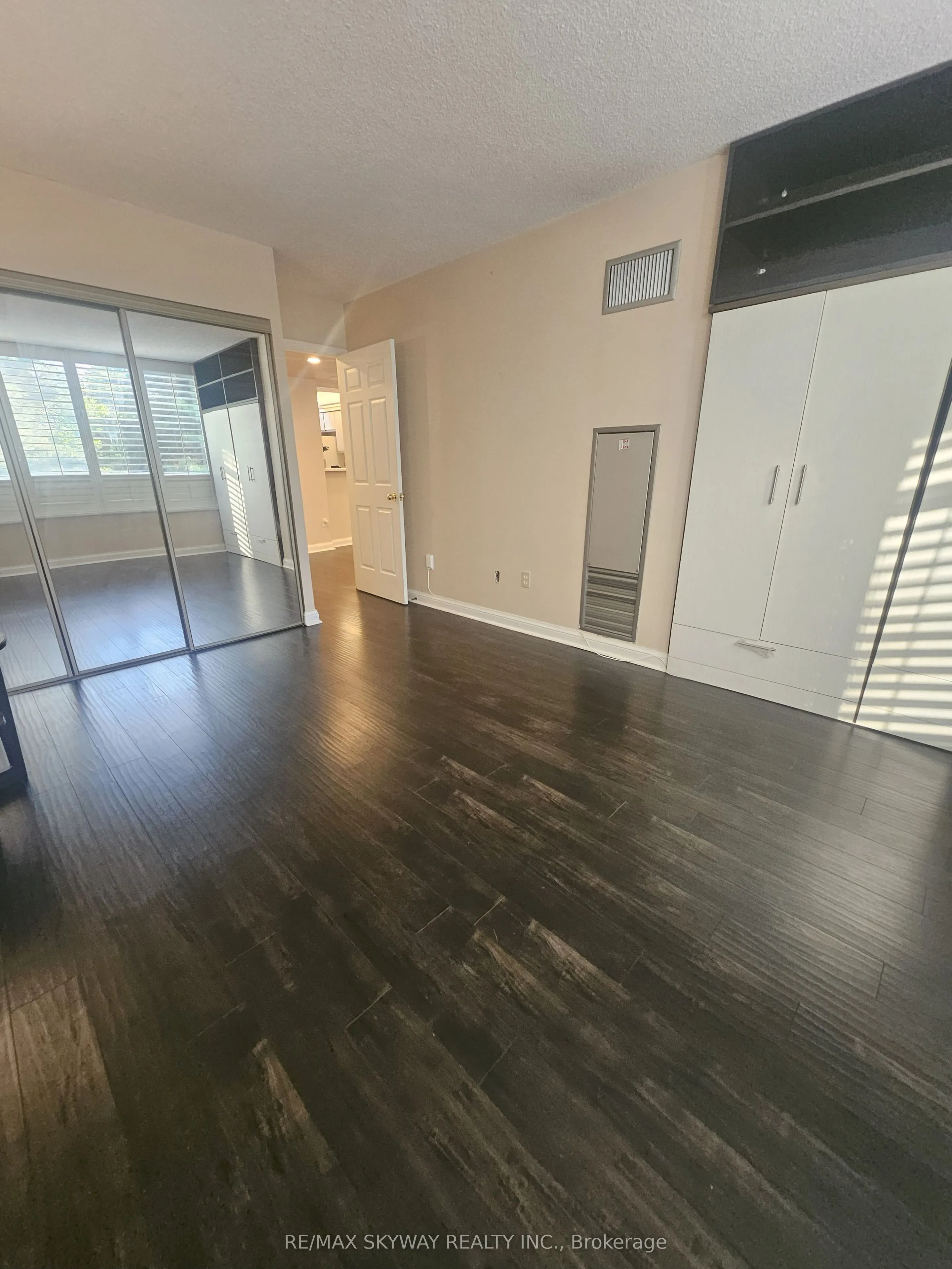 24 Hanover Road, #205