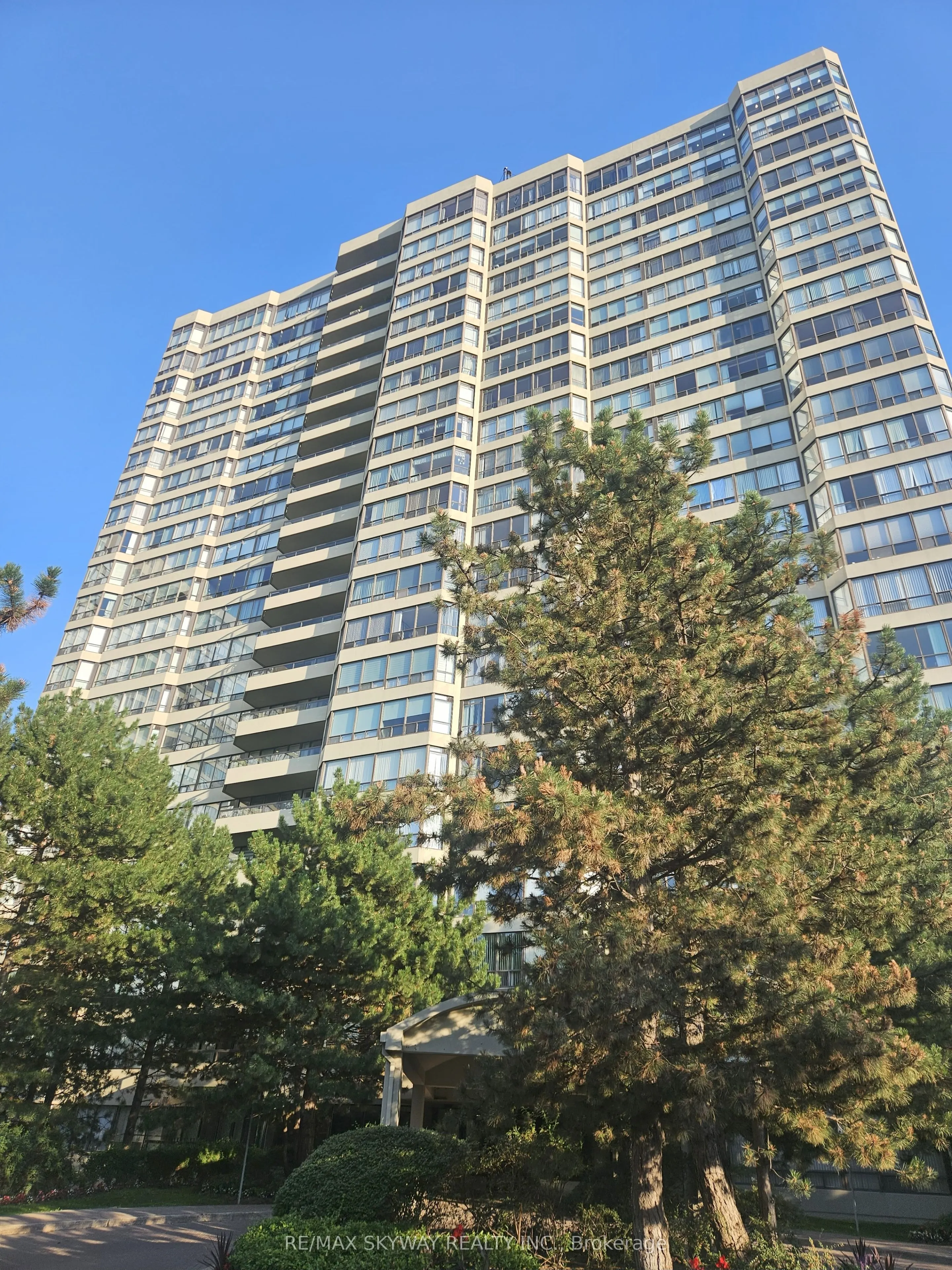 24 Hanover Road, #205