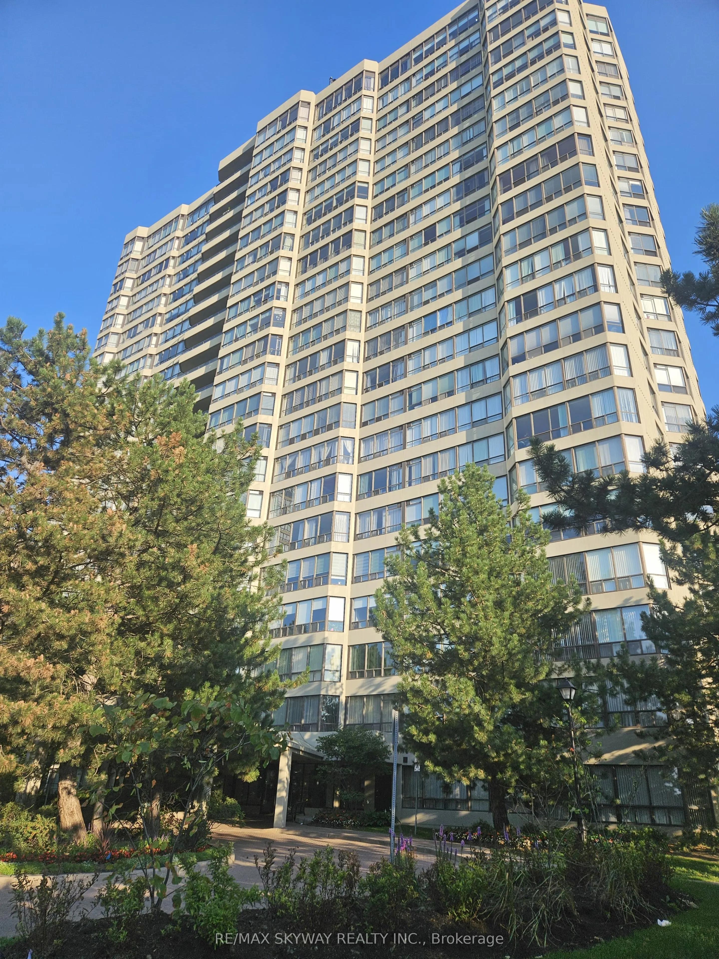 24 Hanover Road, #205