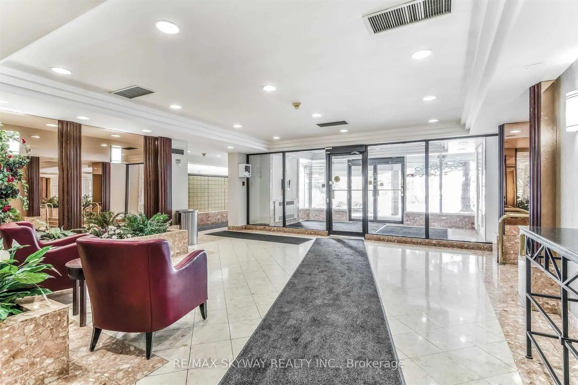 24 Hanover Road, #205