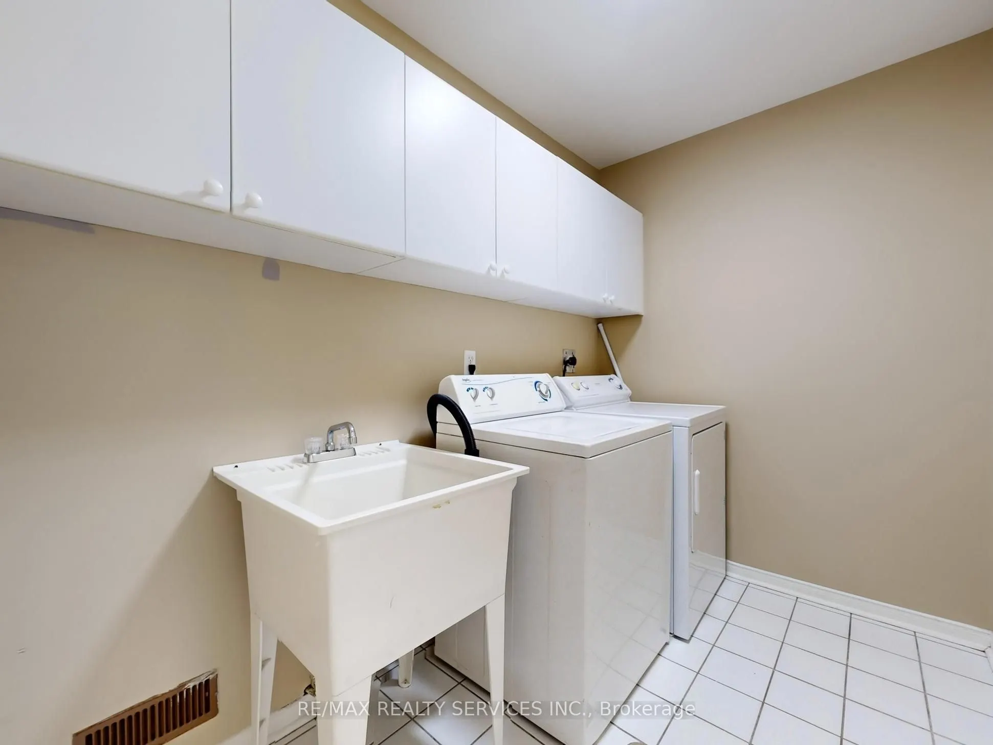 5230 Glen Erin Drive, #96