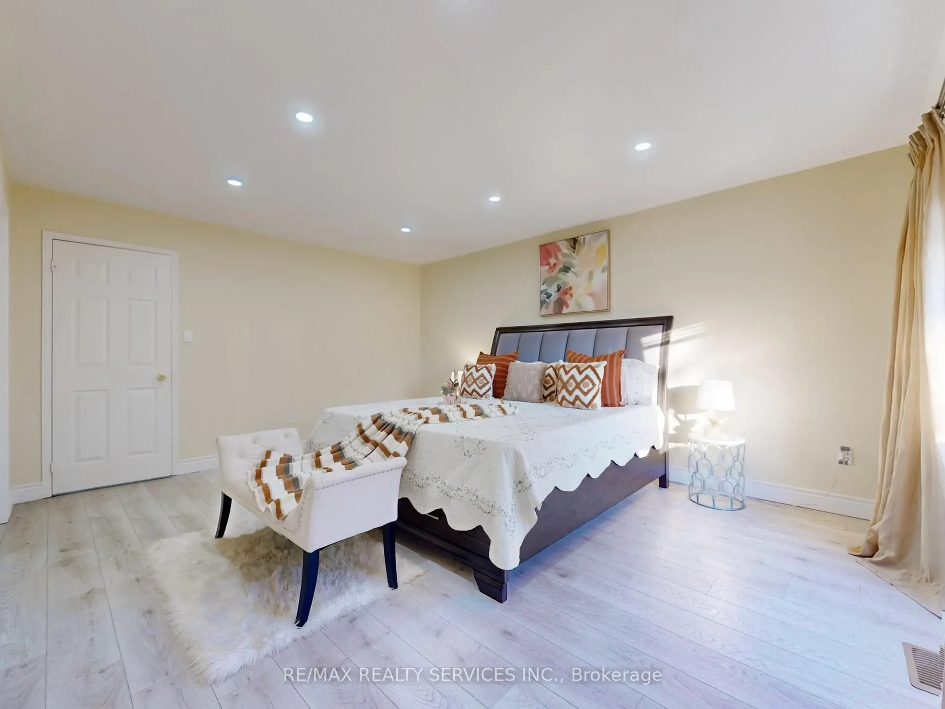 5230 Glen Erin Drive, #96