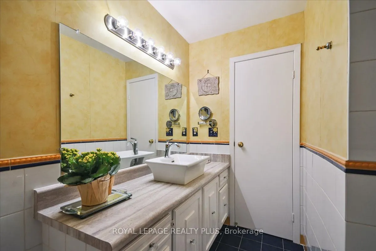 1951 Rathburn Road E, #103