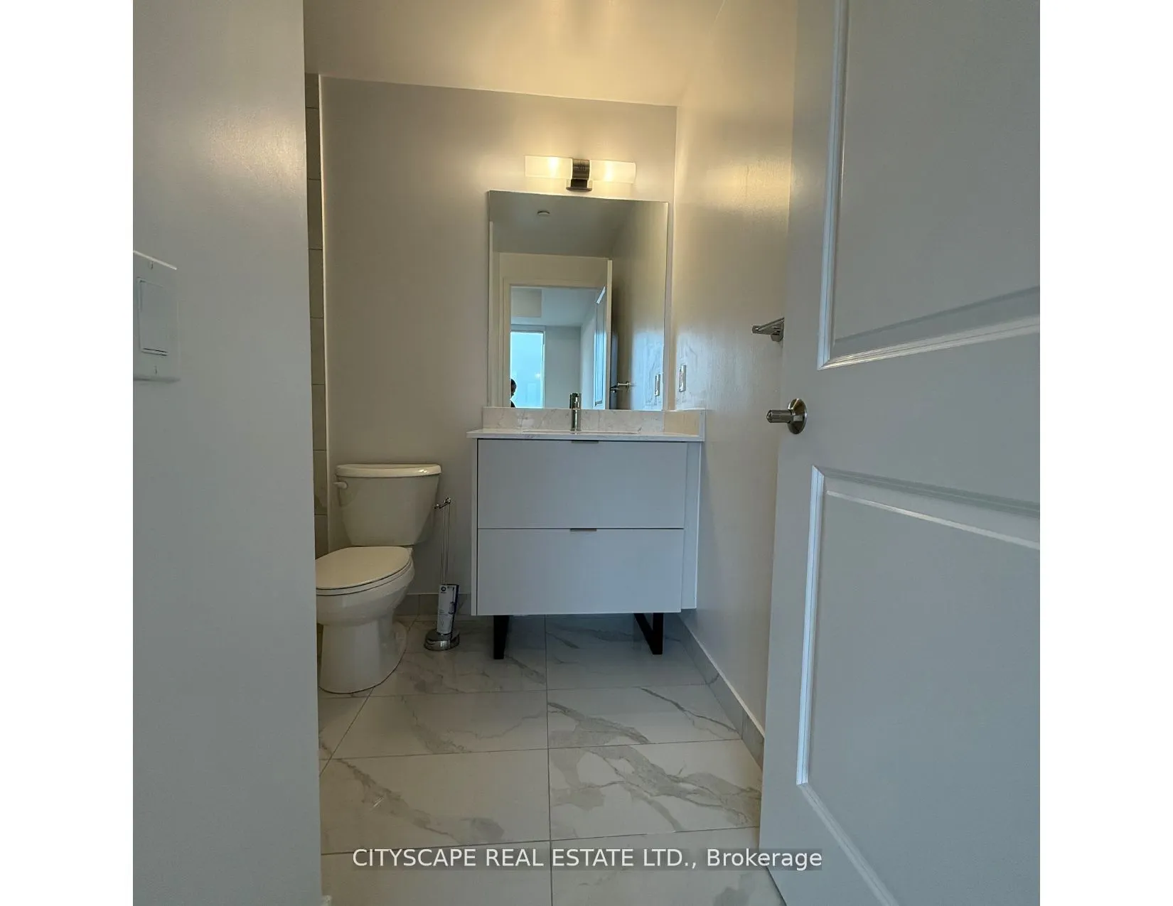 202 Burnhamthorpe Road E, #1410
