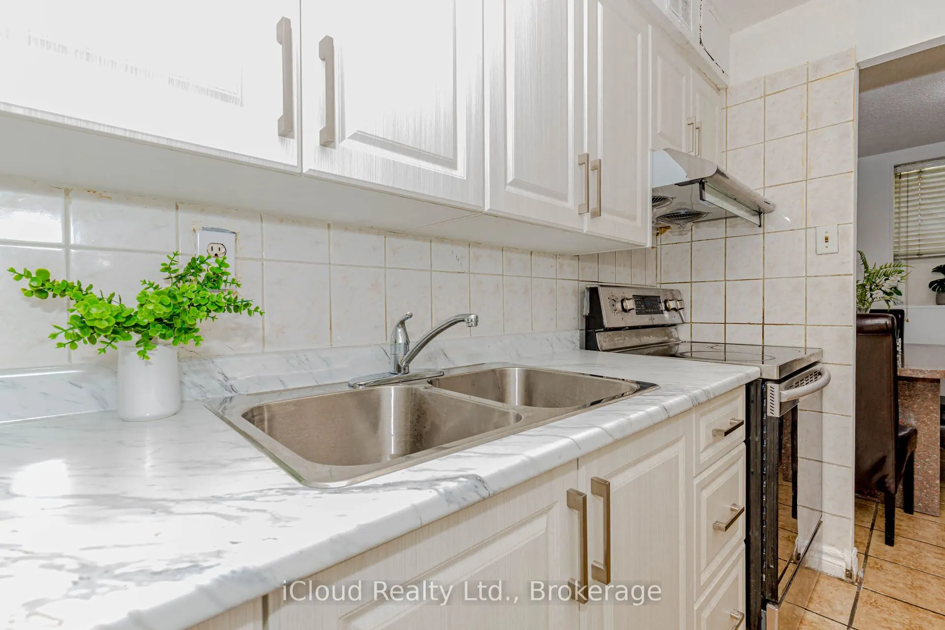 3555 Derry Road E, #103