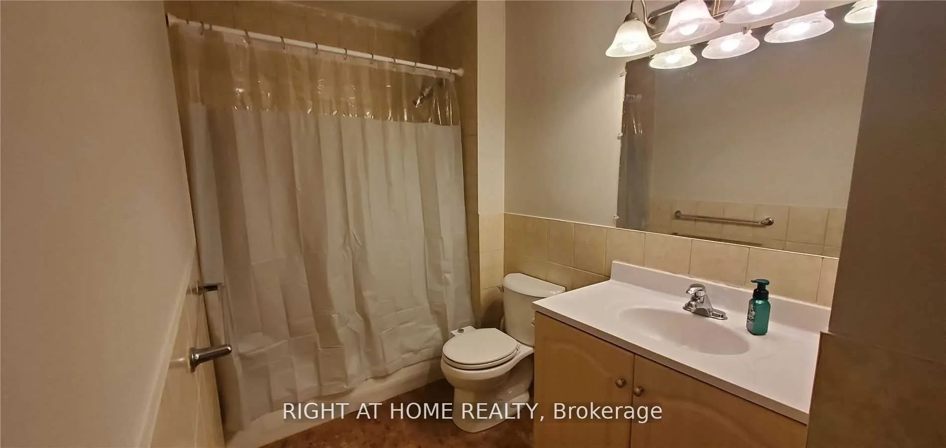 47 Salisbury Circle, #Upper