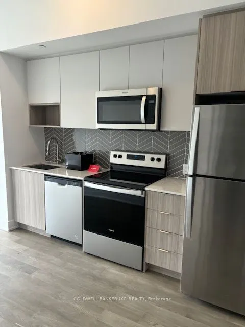 202 Burnhamthorpe Road E, #203