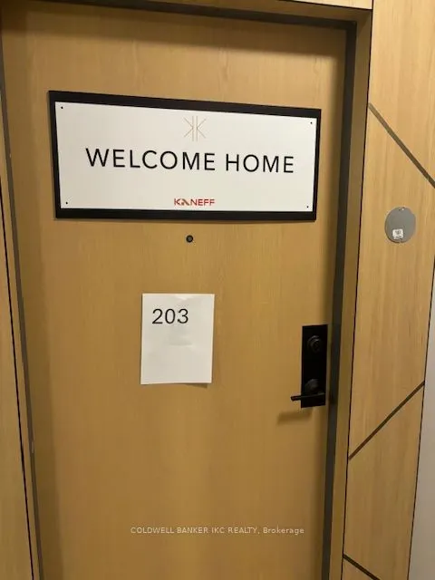 202 Burnhamthorpe Road E, #203