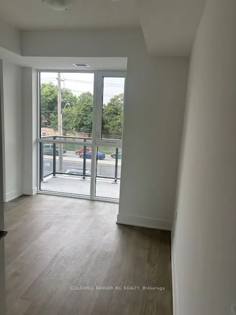 202 Burnhamthorpe Road E, #203
