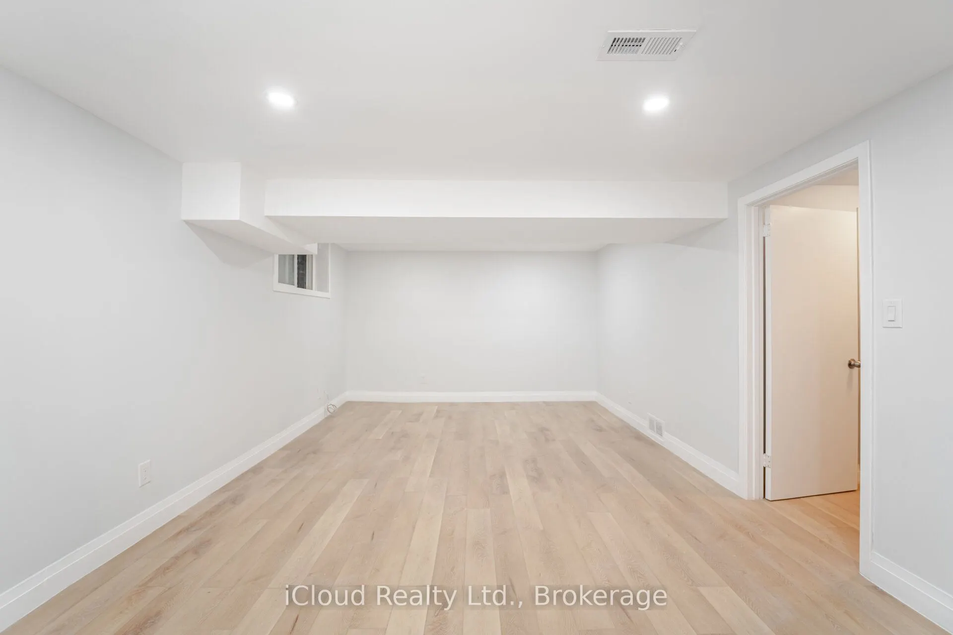 3360 The Credit Woodlands S, #18