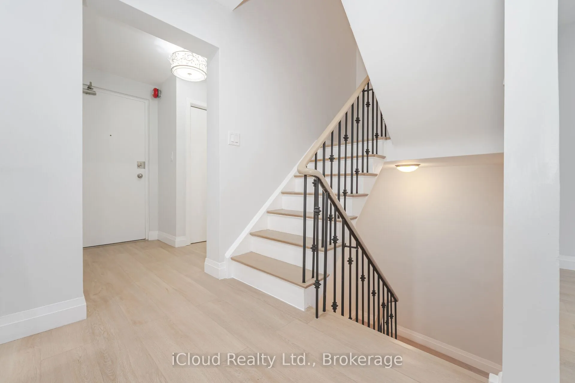 3360 The Credit Woodlands S, #18