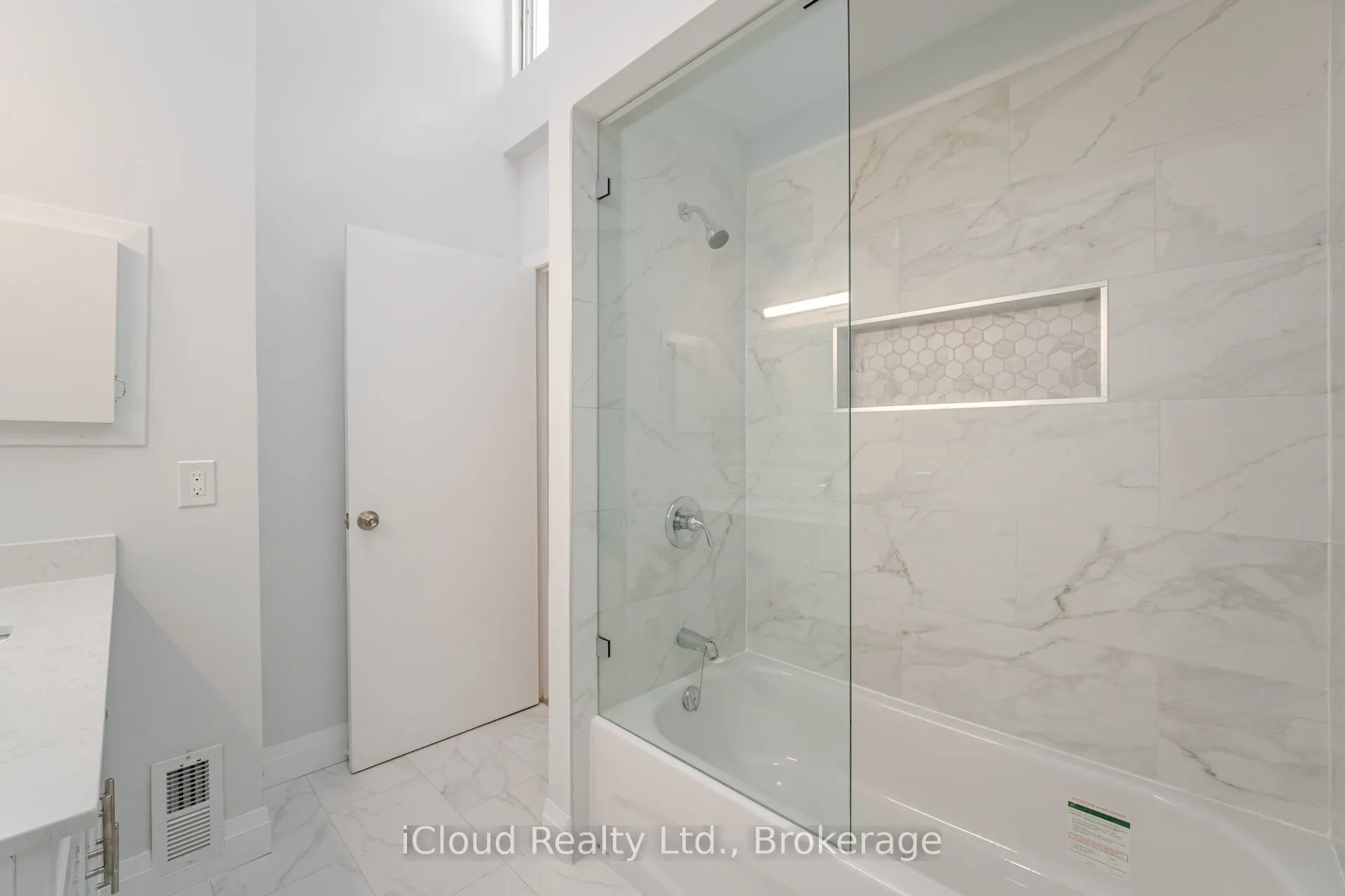3360 The Credit Woodlands S, #18